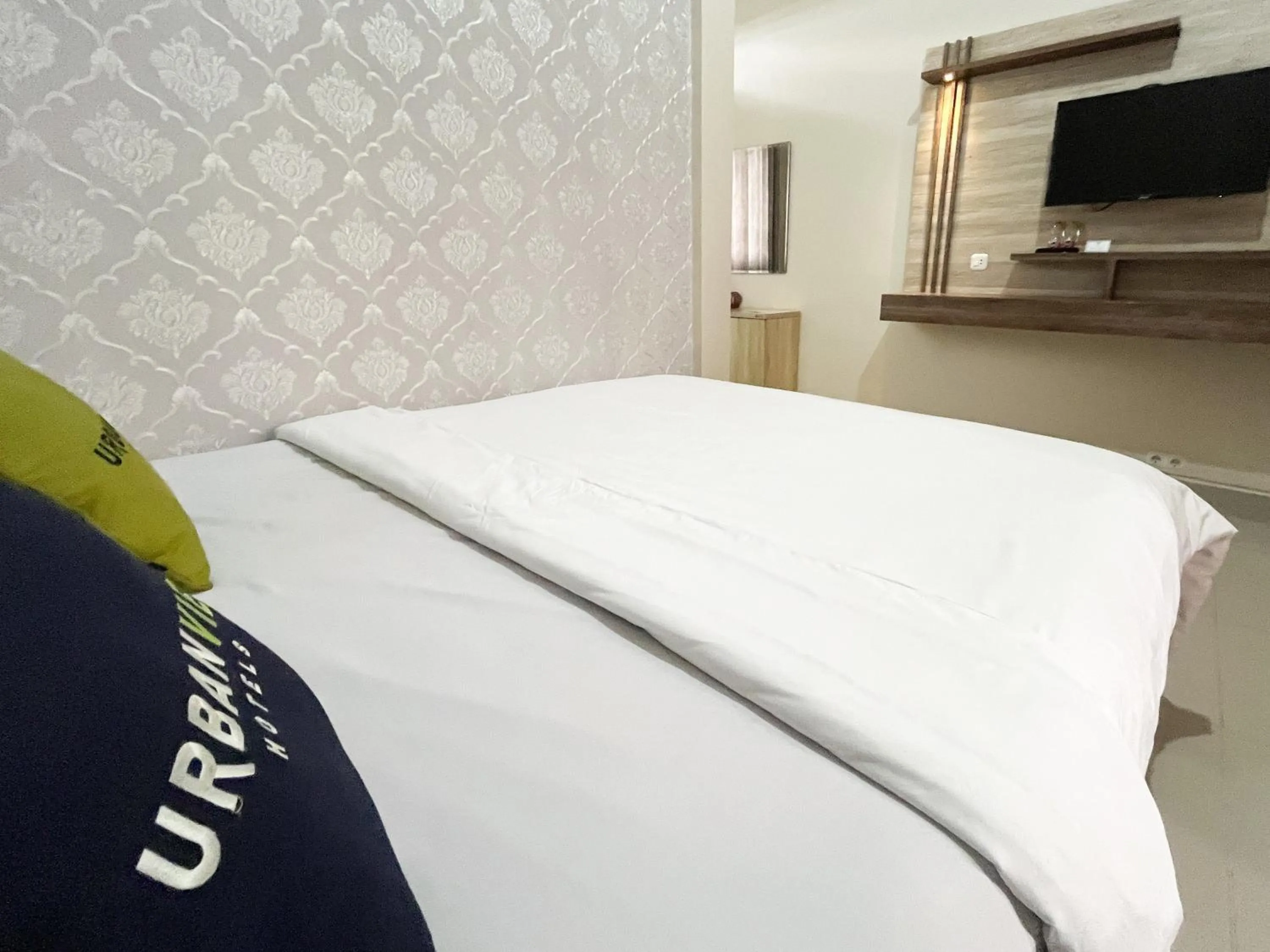 Bed in Urbanview Syariah Hotel Kanigara Batu