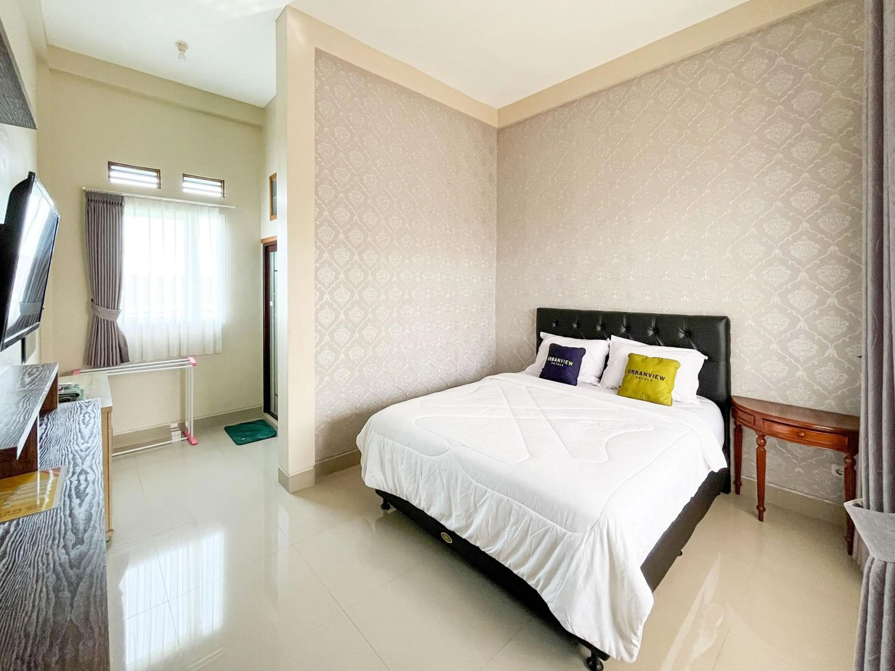 Bed in Urbanview Syariah Hotel Kanigara Batu