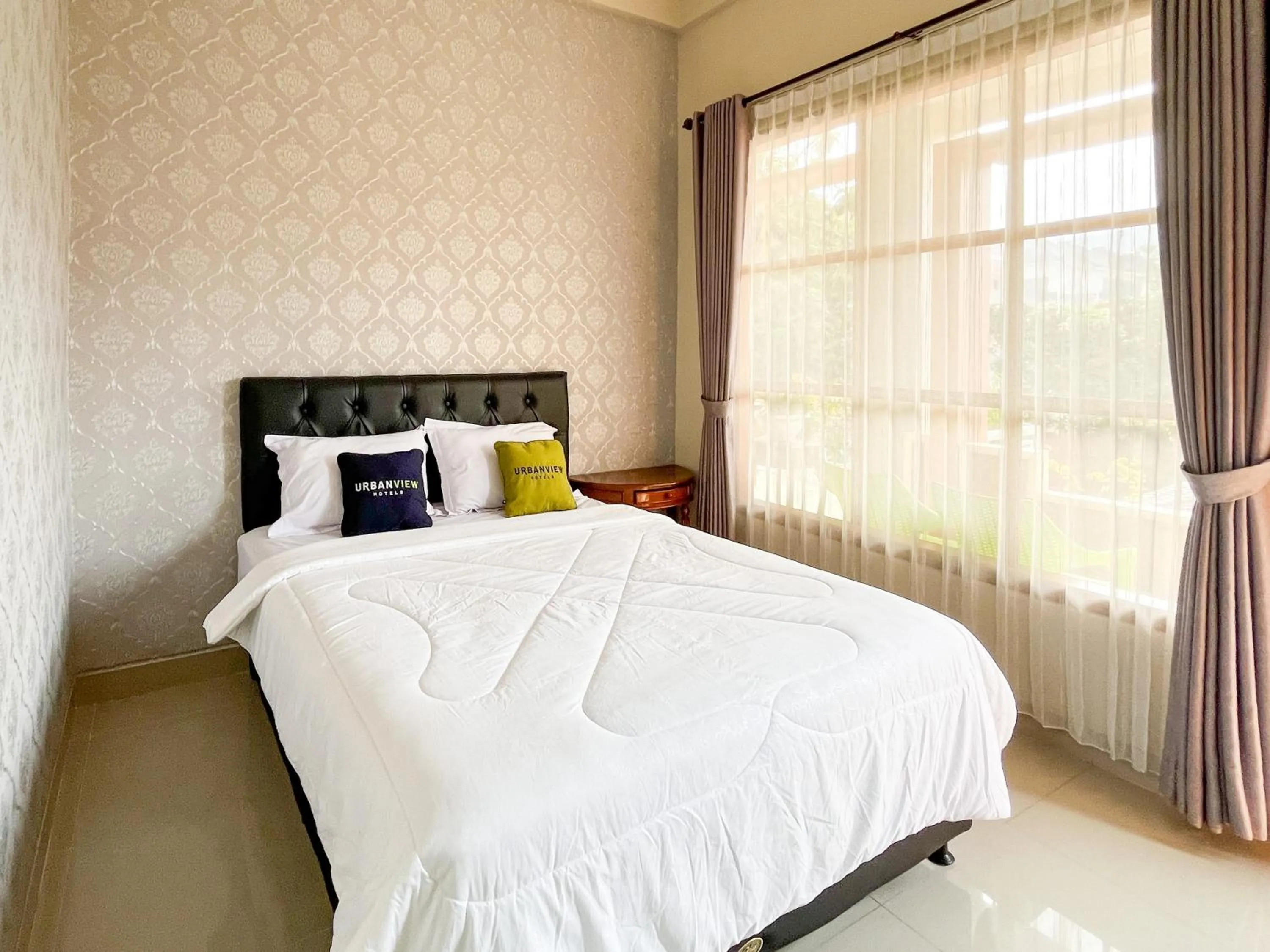 Bed in Urbanview Syariah Hotel Kanigara Batu