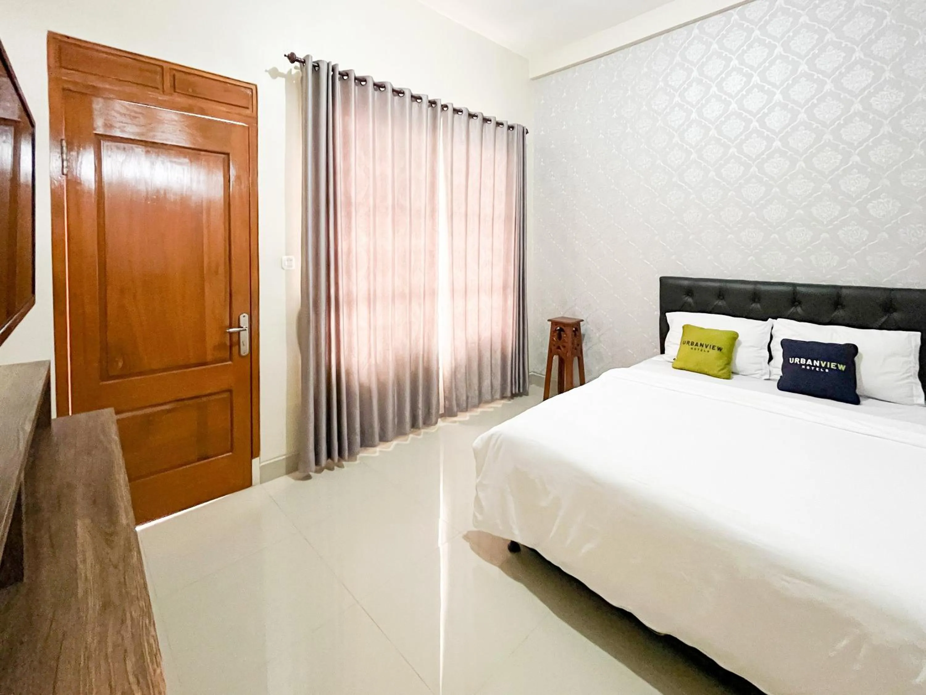 Bed in Urbanview Syariah Hotel Kanigara Batu