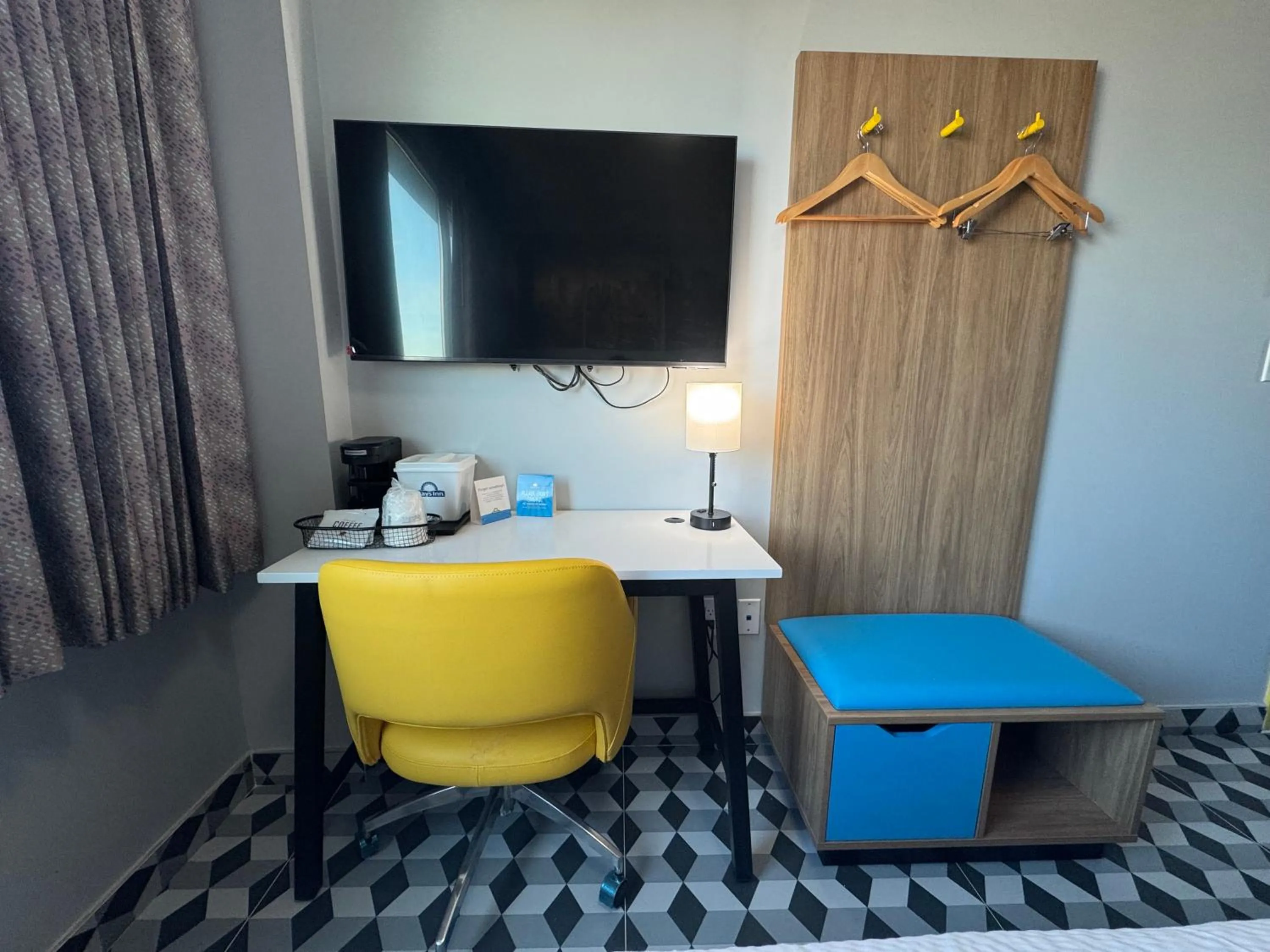 Bedroom in Days Inn by Wyndham New York Chinatown