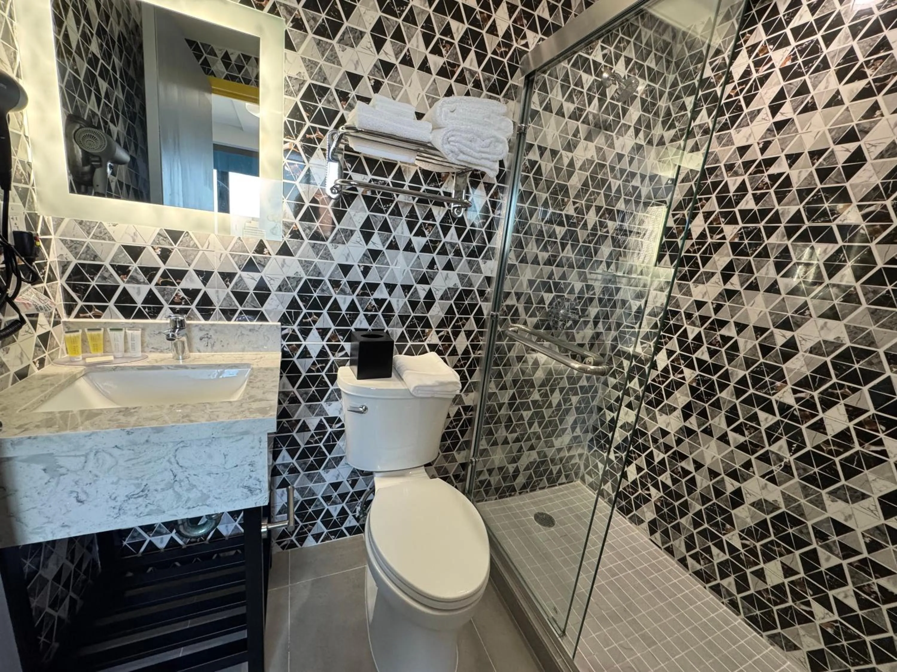 Shower in Days Inn by Wyndham New York Chinatown