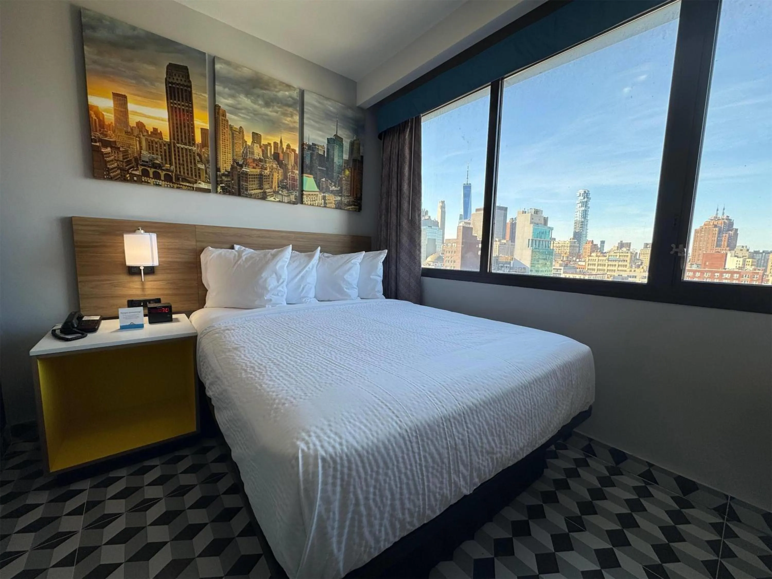 Photo of the whole room, Bed in Days Inn by Wyndham New York Chinatown