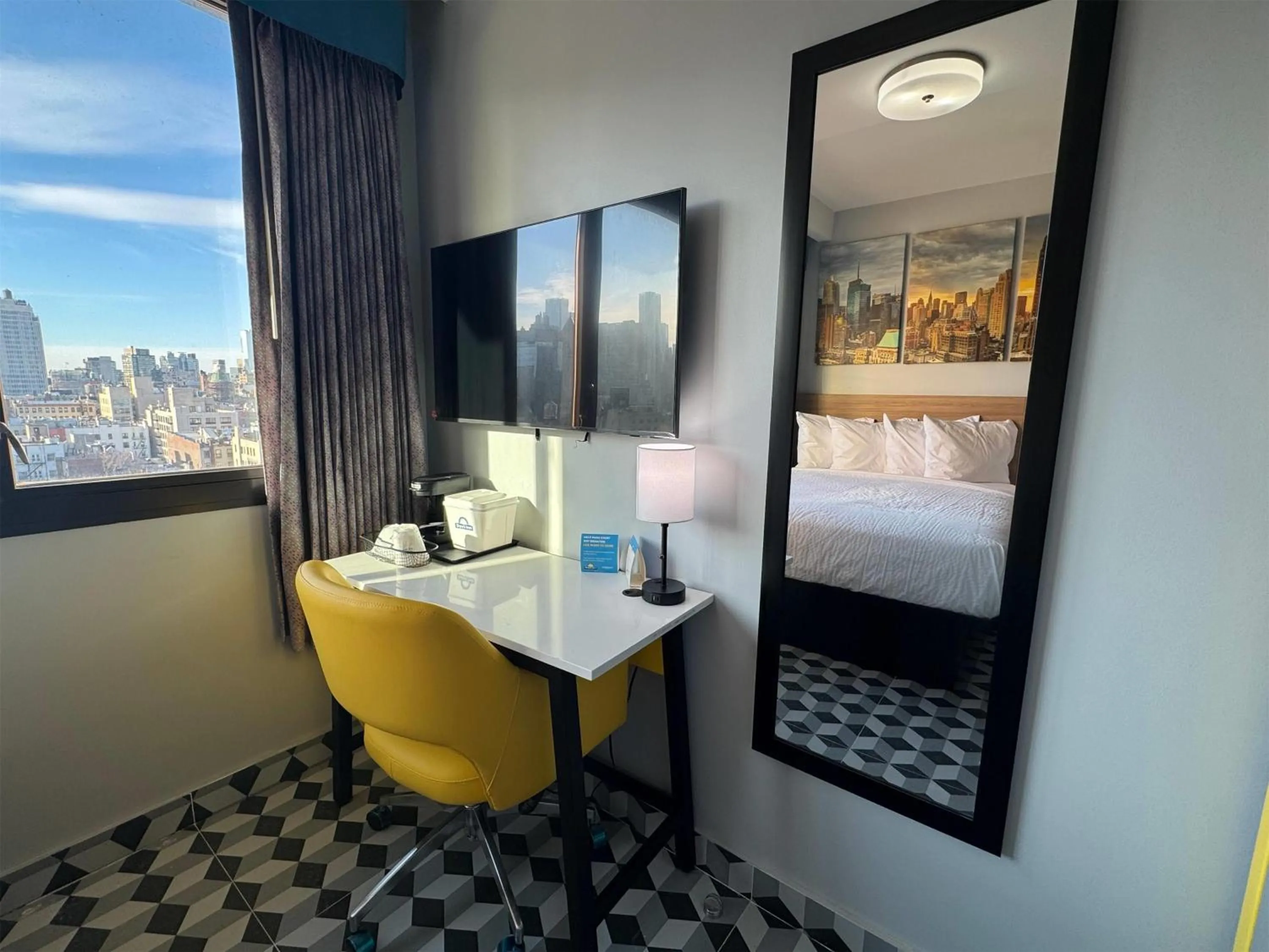 Photo of the whole room, Bed in Days Inn by Wyndham New York Chinatown