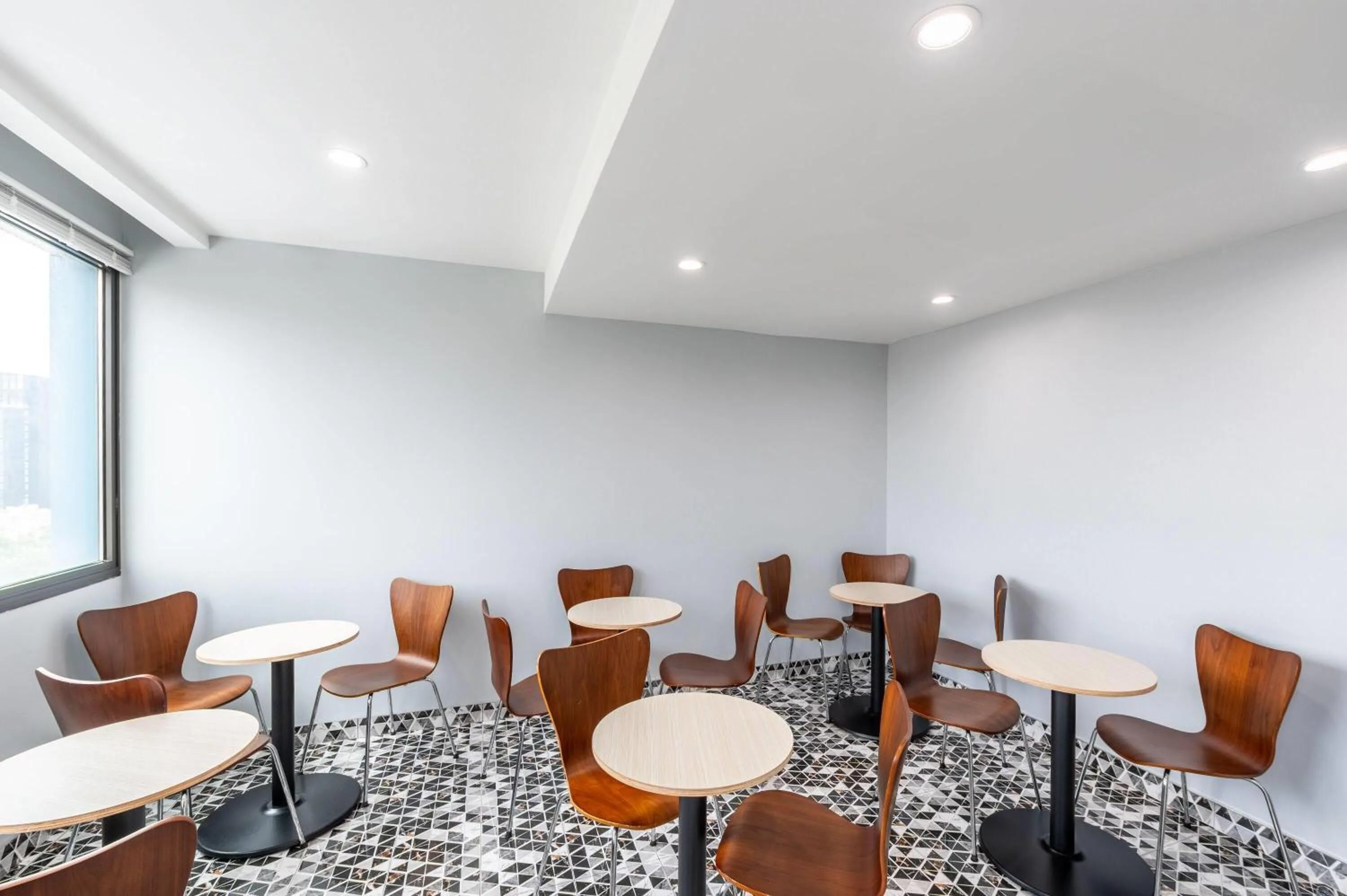 Restaurant/places to eat in Days Inn by Wyndham New York Chinatown