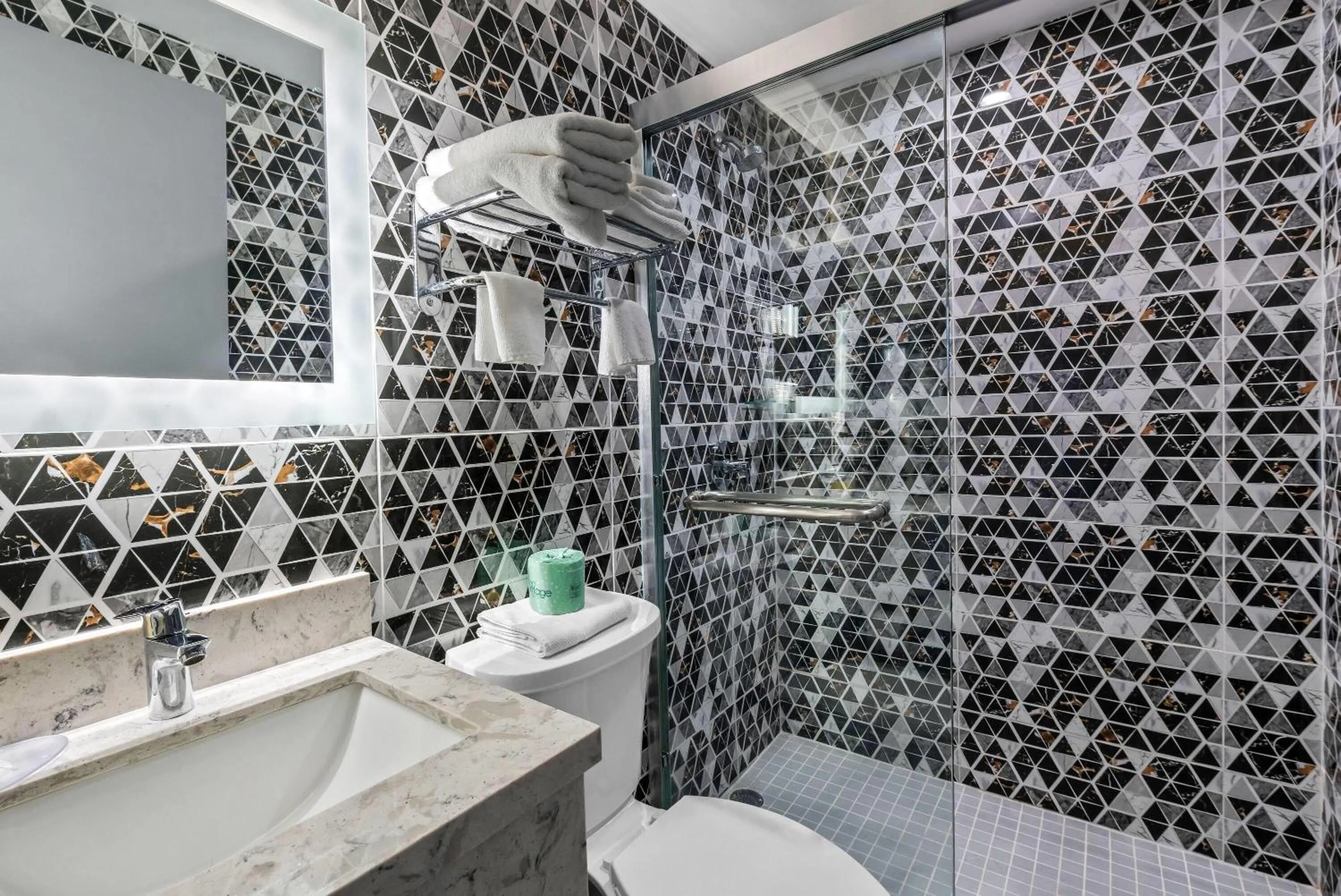 Shower in Days Inn by Wyndham New York Chinatown