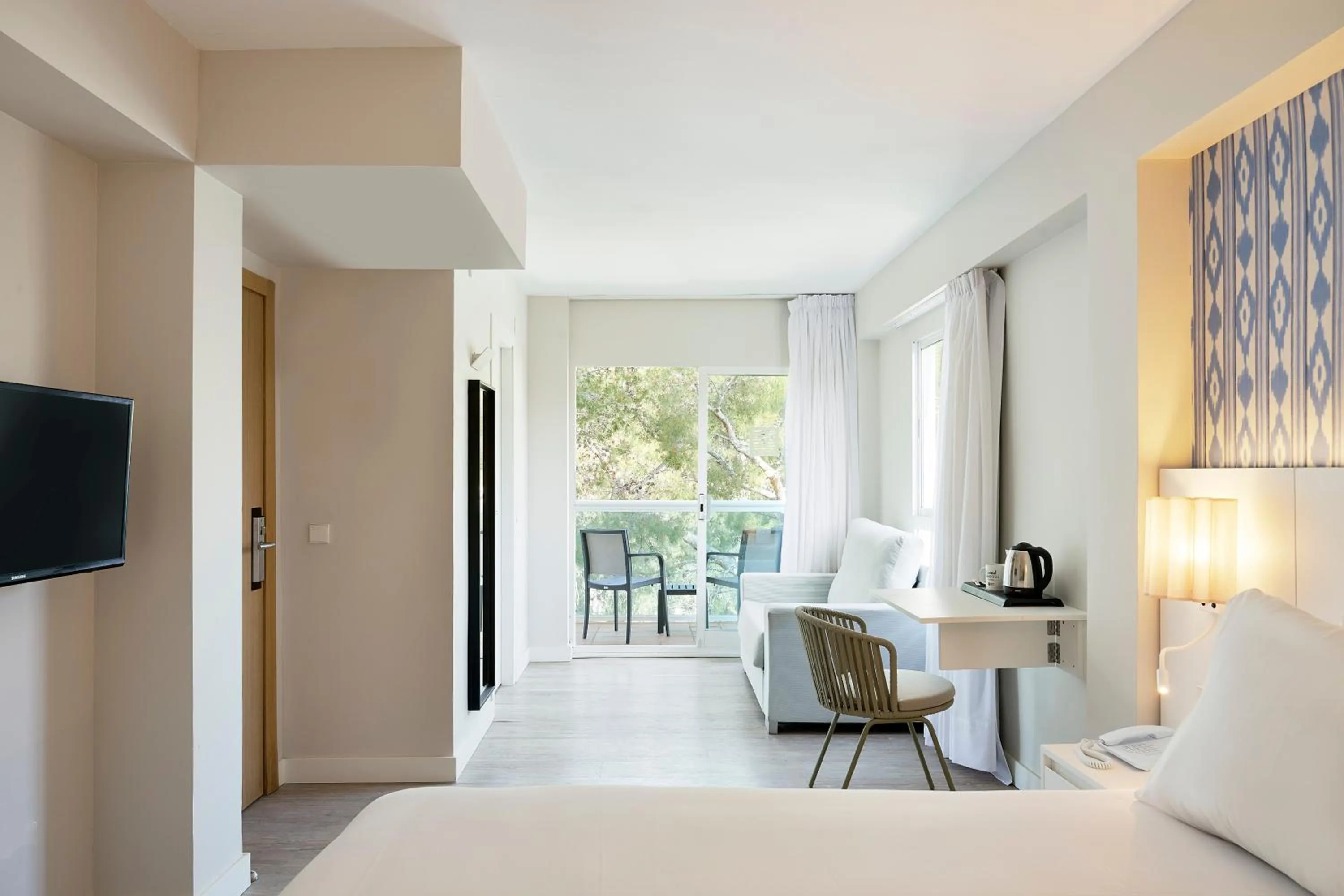 Coffee/tea facilities, Bed in Exe Portals Nous