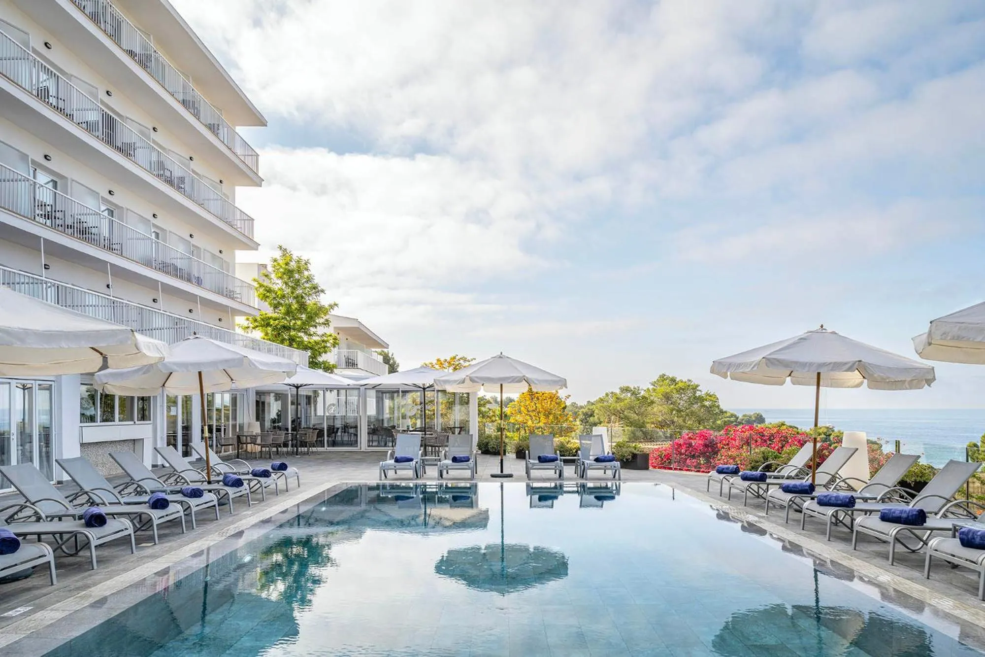 Swimming pool in Exe Portals Nous