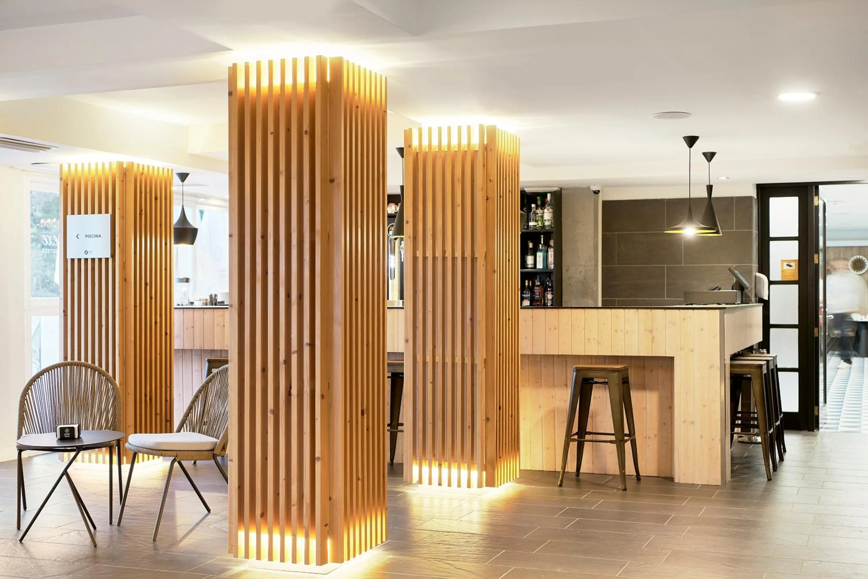 Restaurant/places to eat in Exe Portals Nous