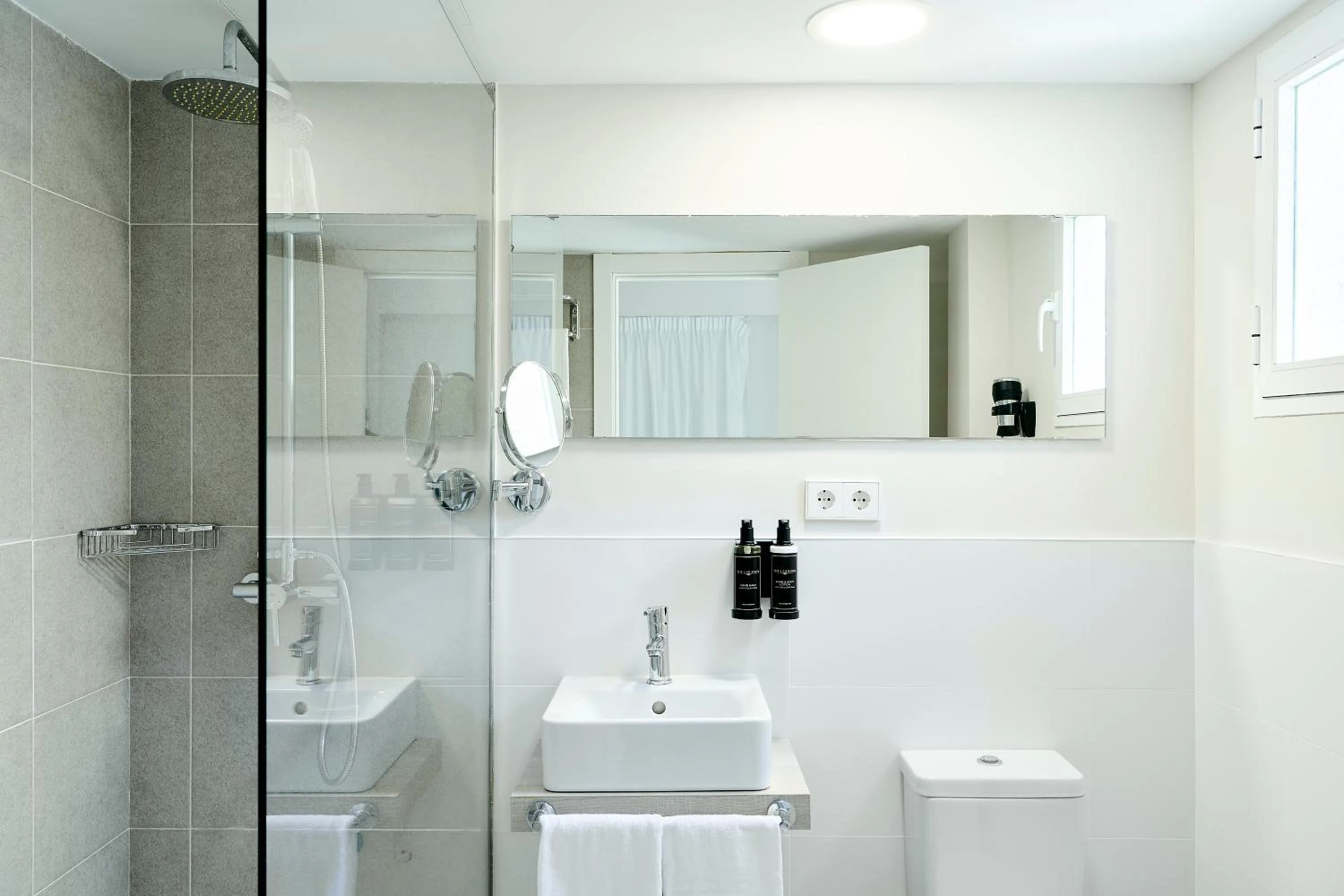 Shower in Exe Portals Nous