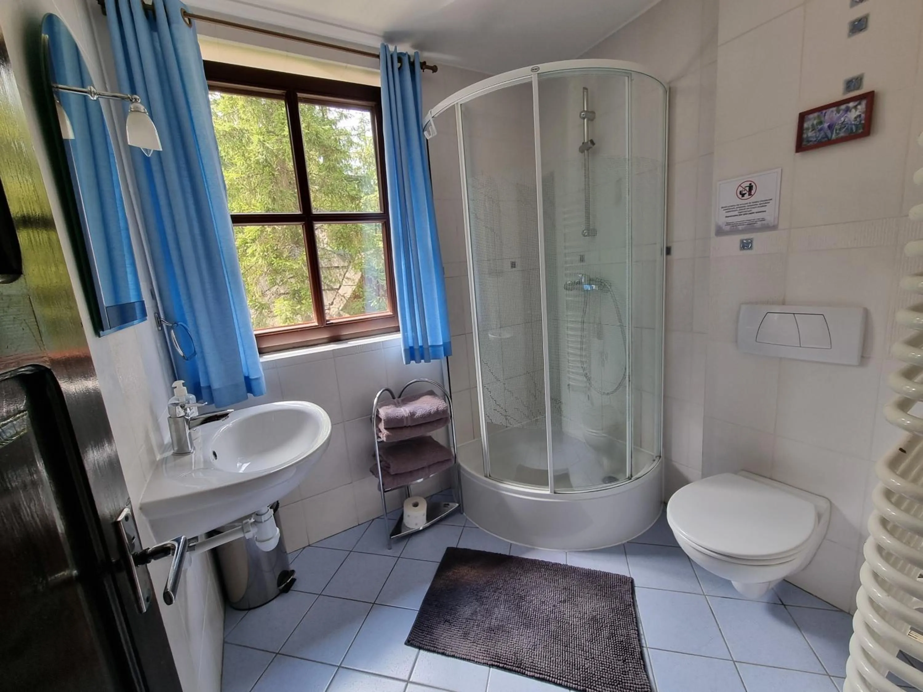 Shower in Zajazd Józef