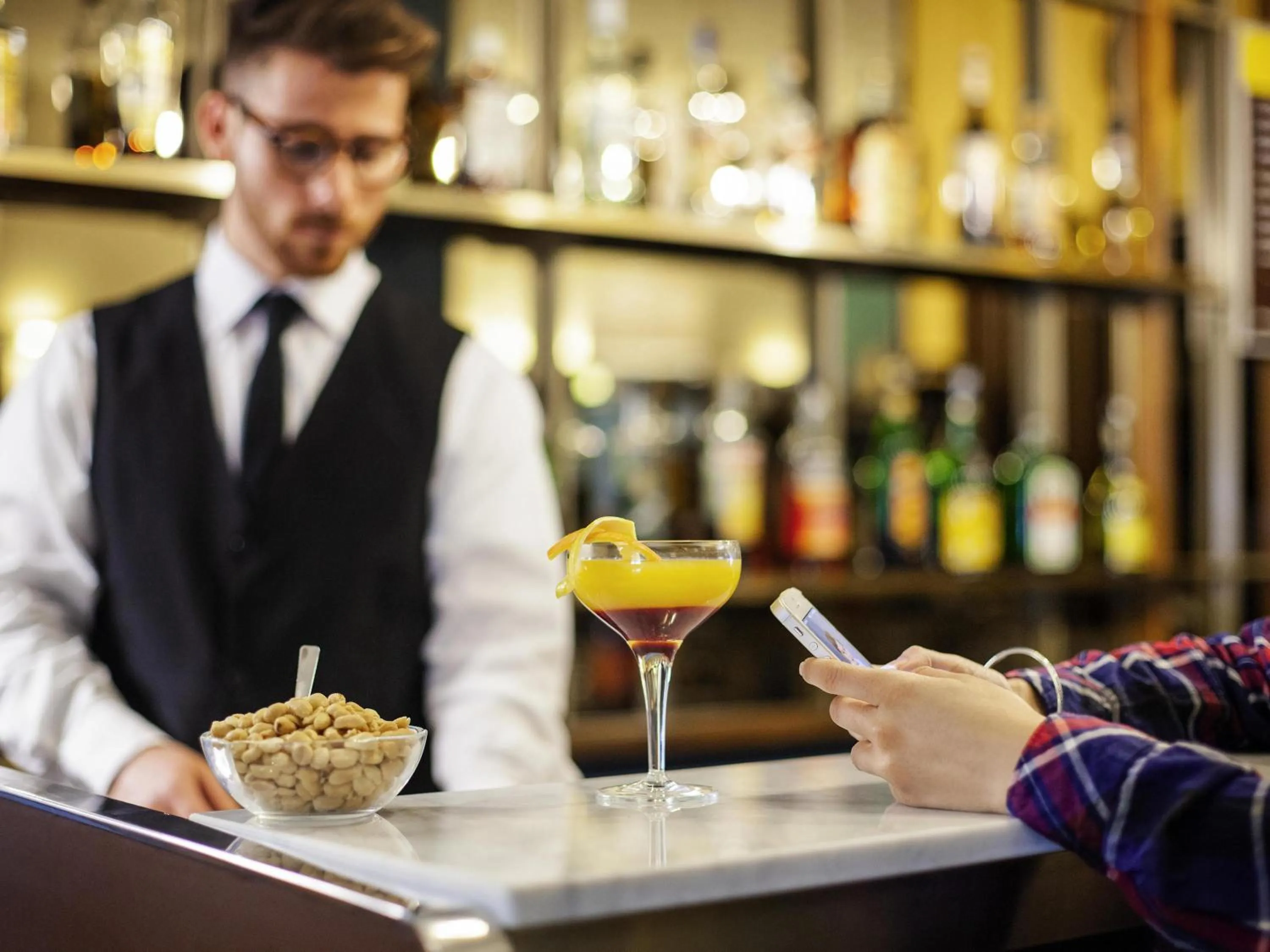 Lounge or bar in ibis styles Trani