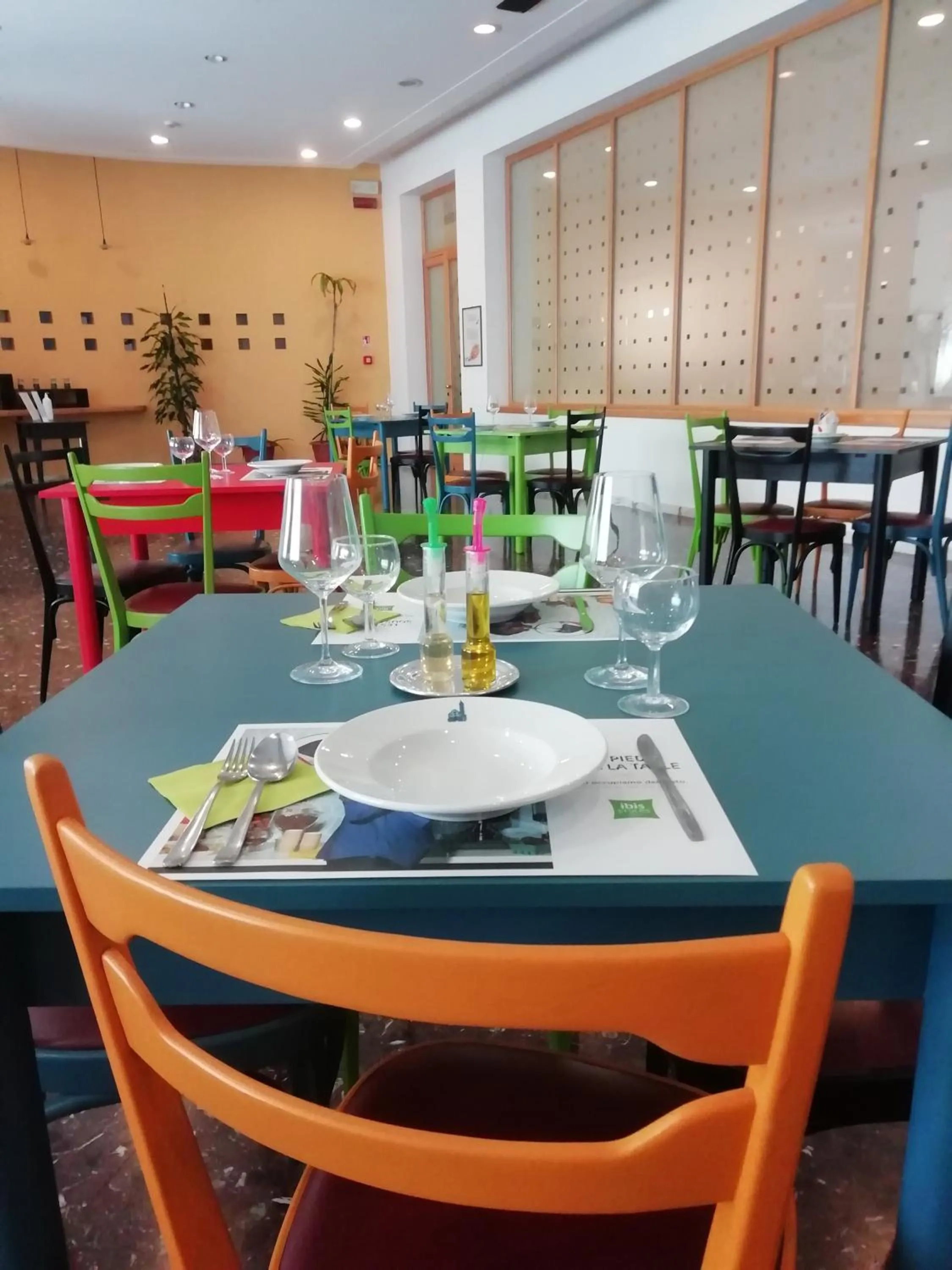 Restaurant/places to eat in ibis styles Trani