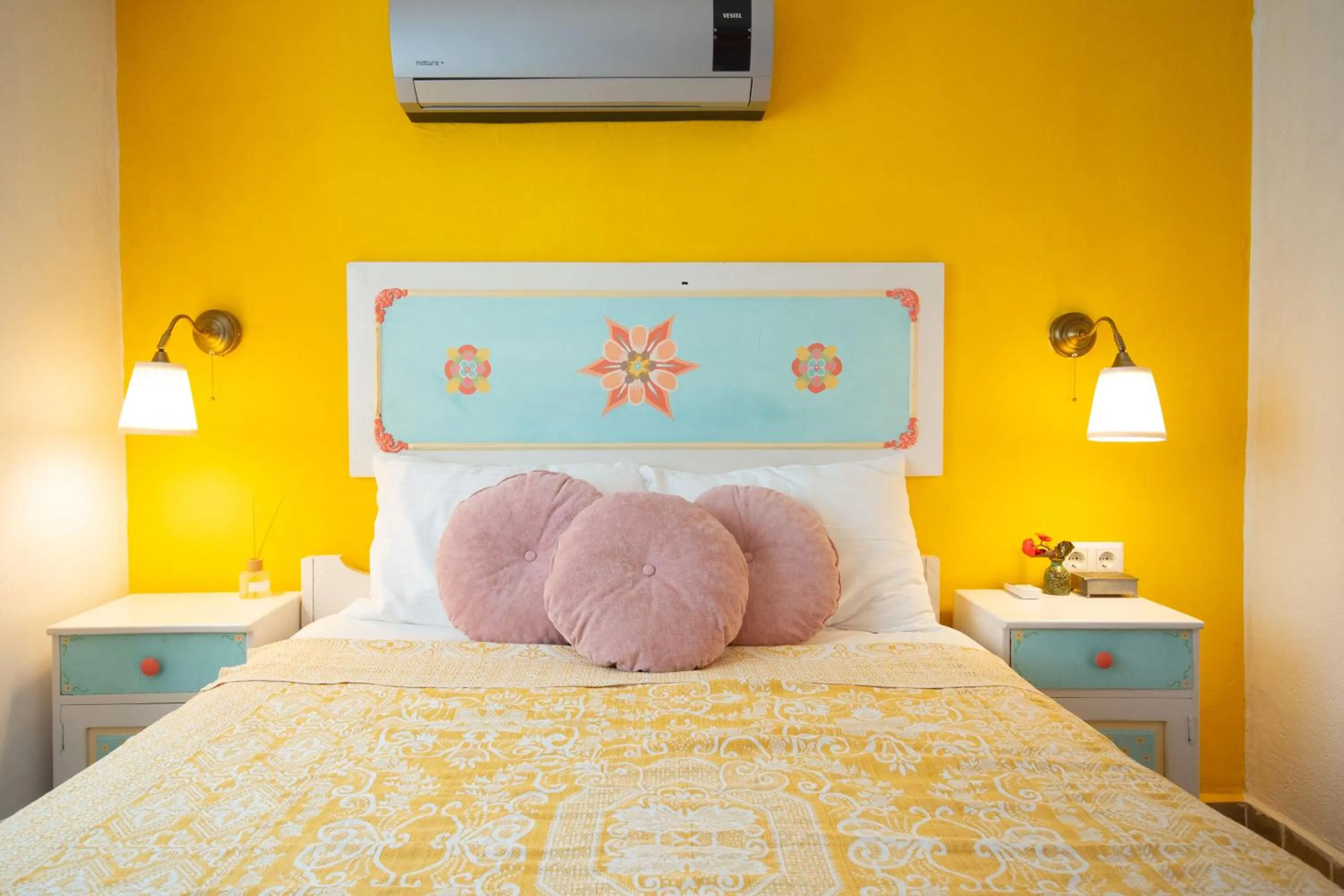 Bed in Kuytu Bed & Breakfast