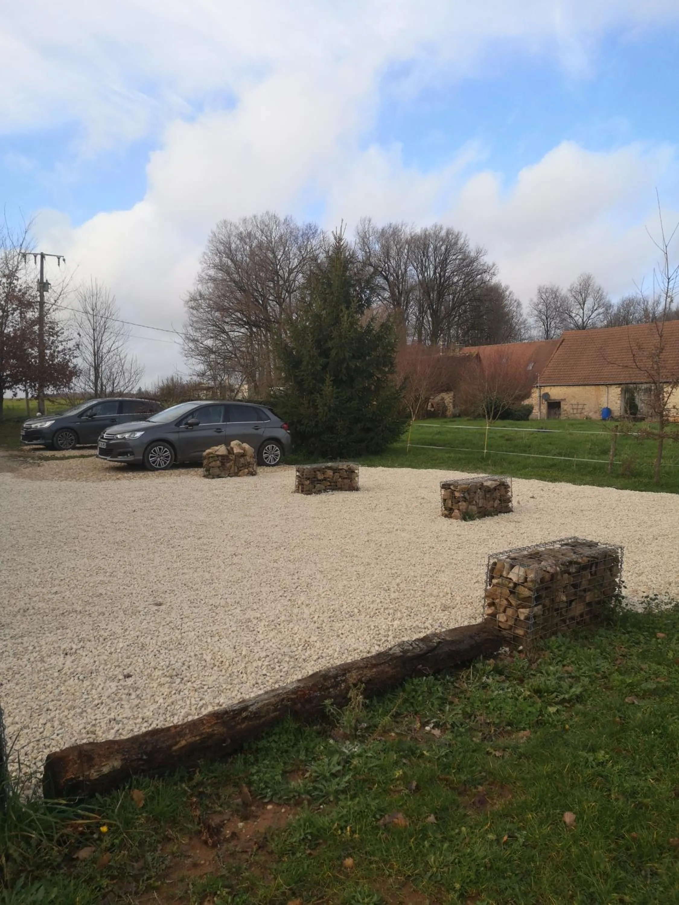 Parking in B&B Le Relais de Chantecor