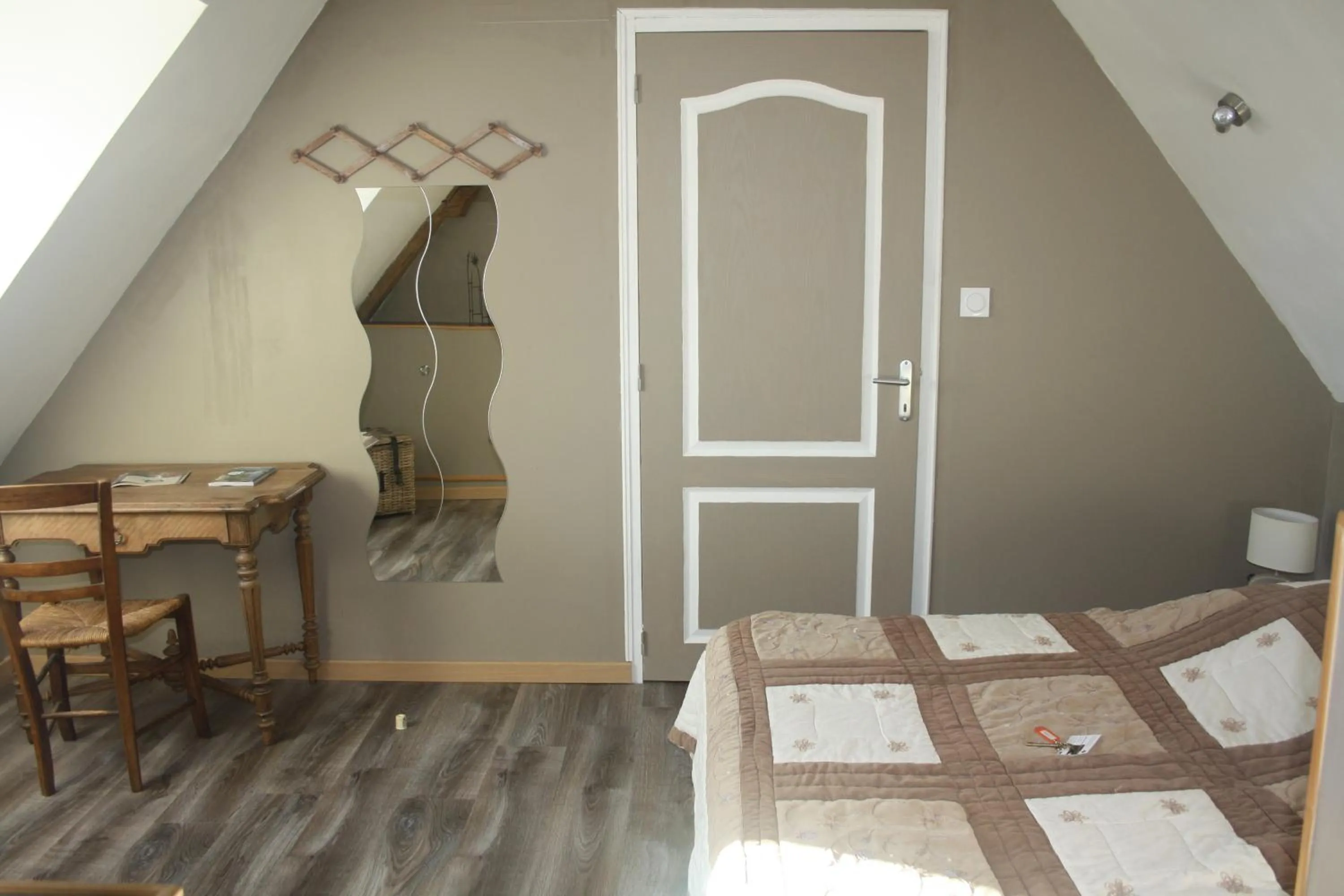 Decorative detail, Bed in B&B Le Relais de Chantecor