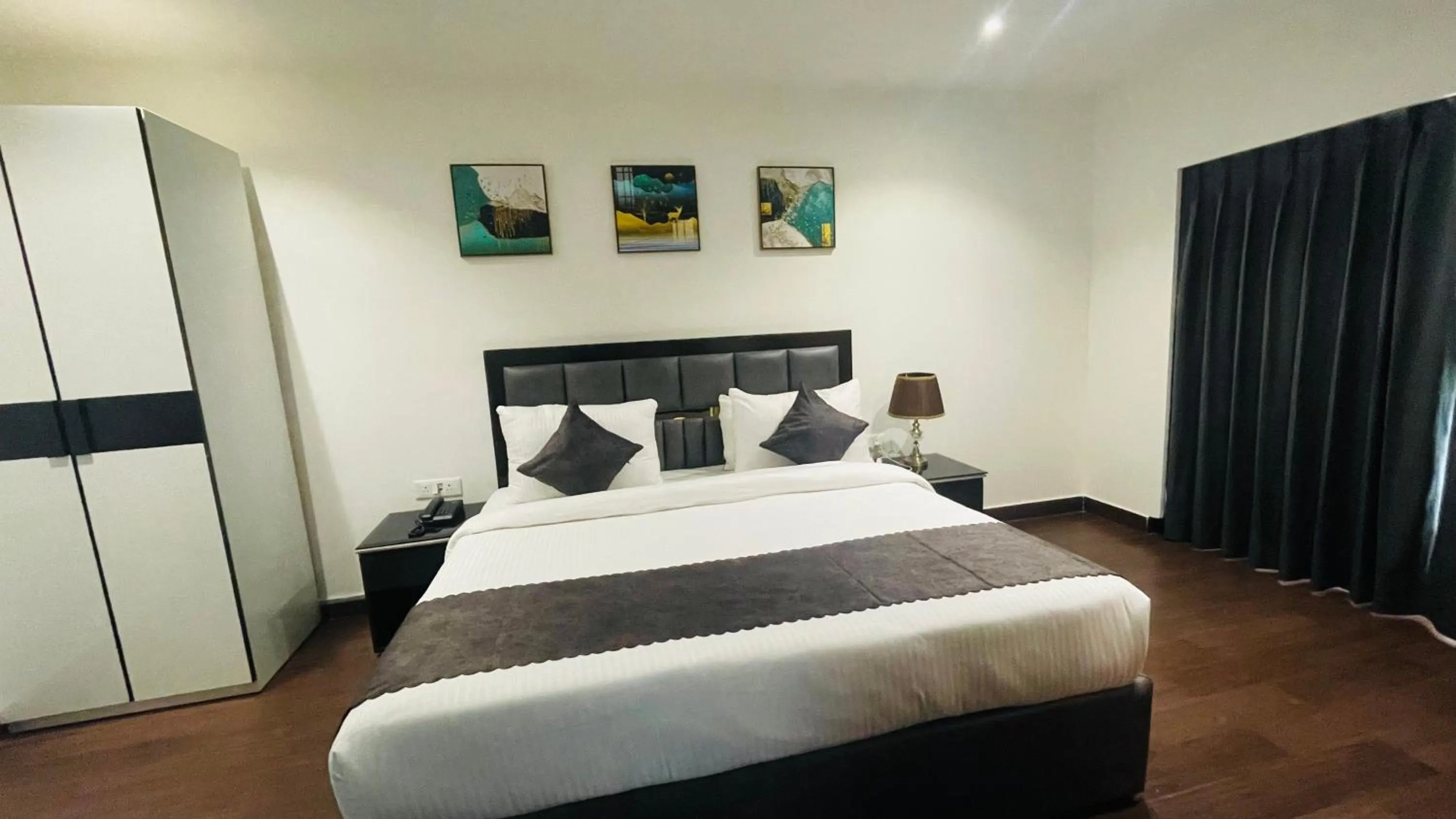 Bed in Saltstayz Select - Malcha & Chankyapuri