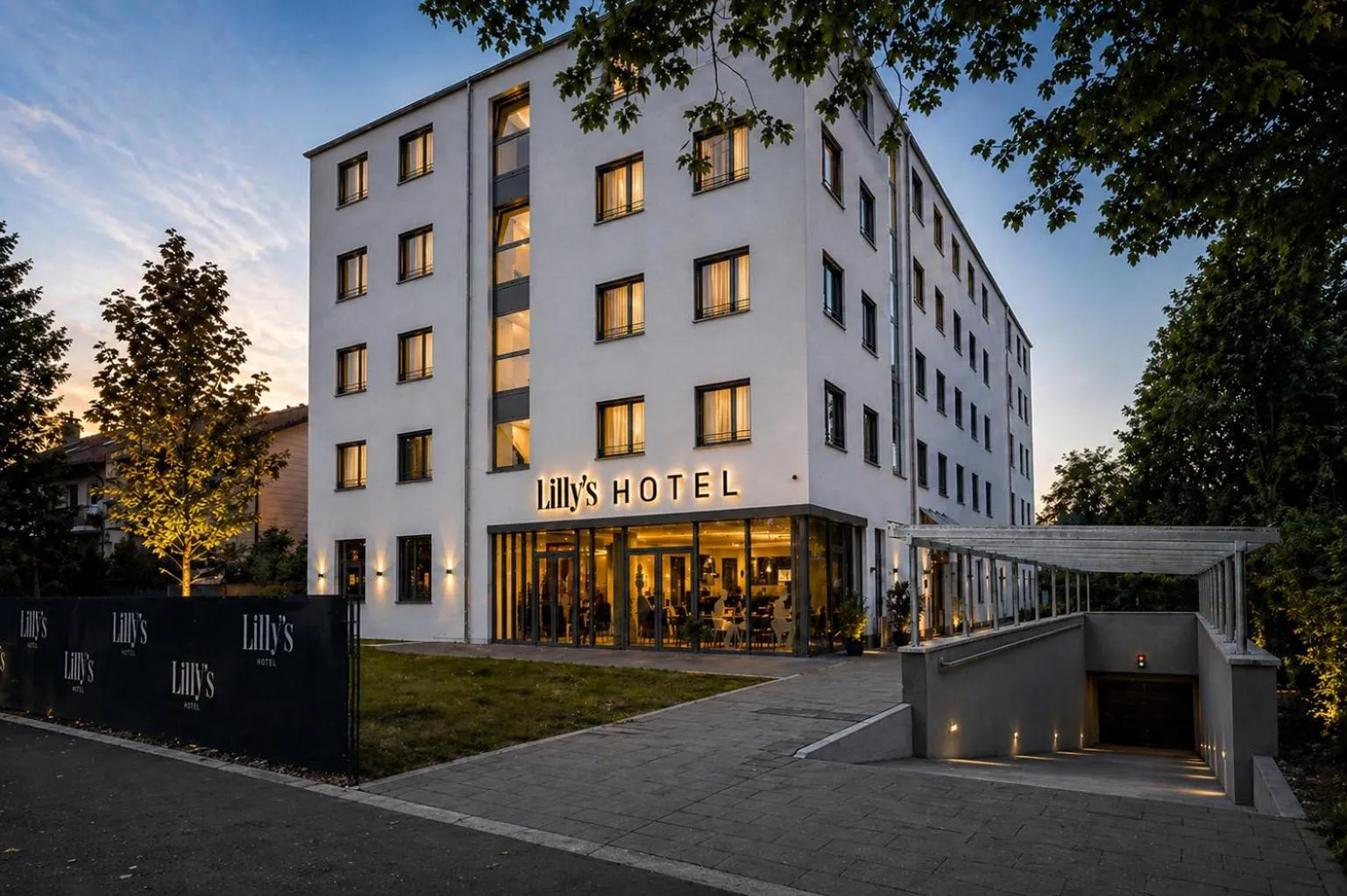 Property building in Lillys Hotel München