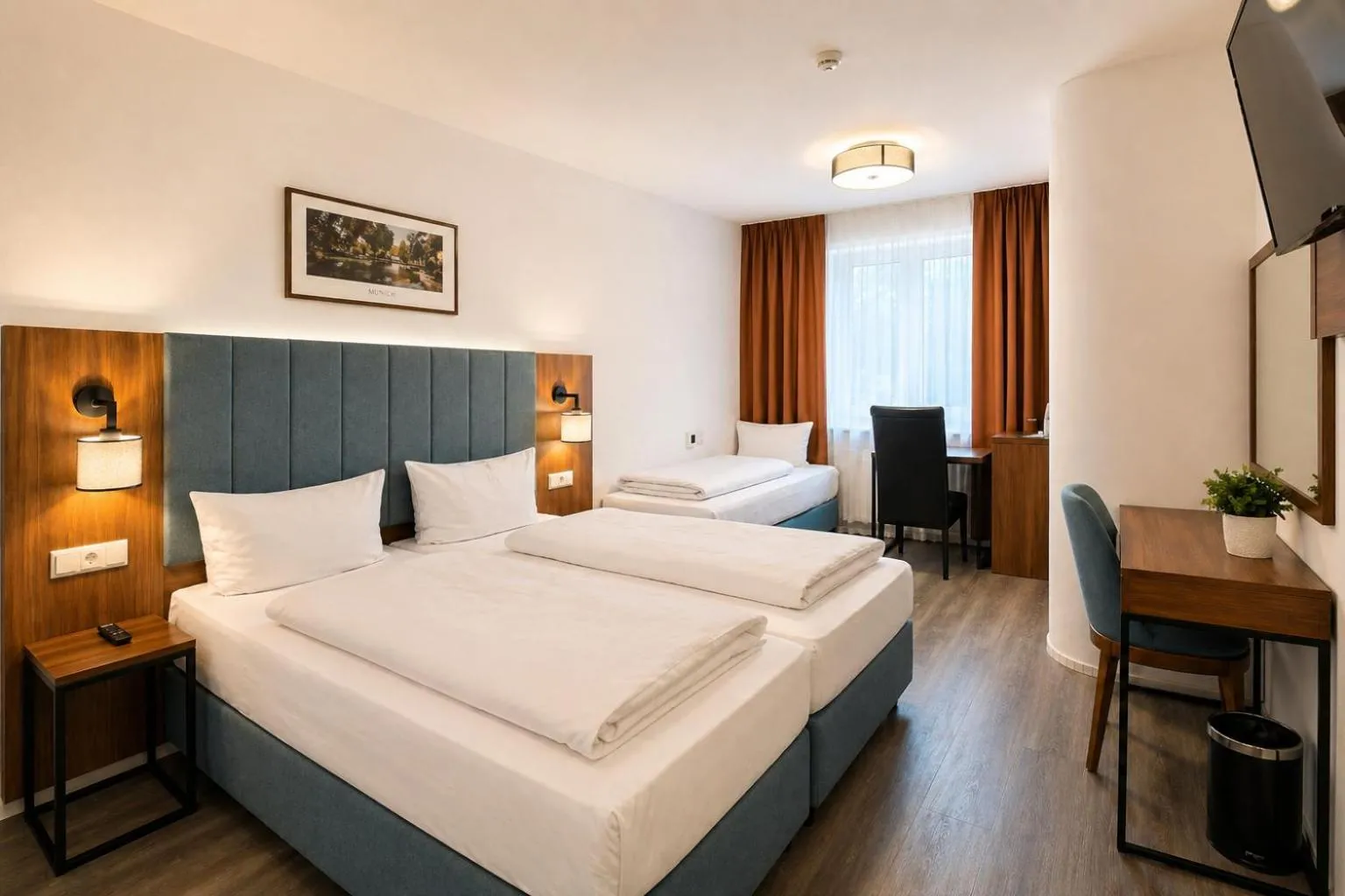 Bed in Lillys Hotel München