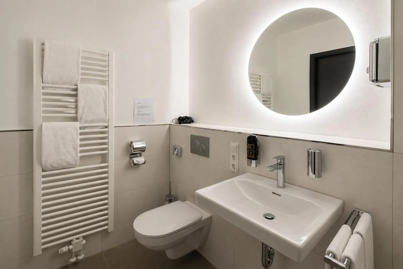 Toilet in Lillys Hotel München