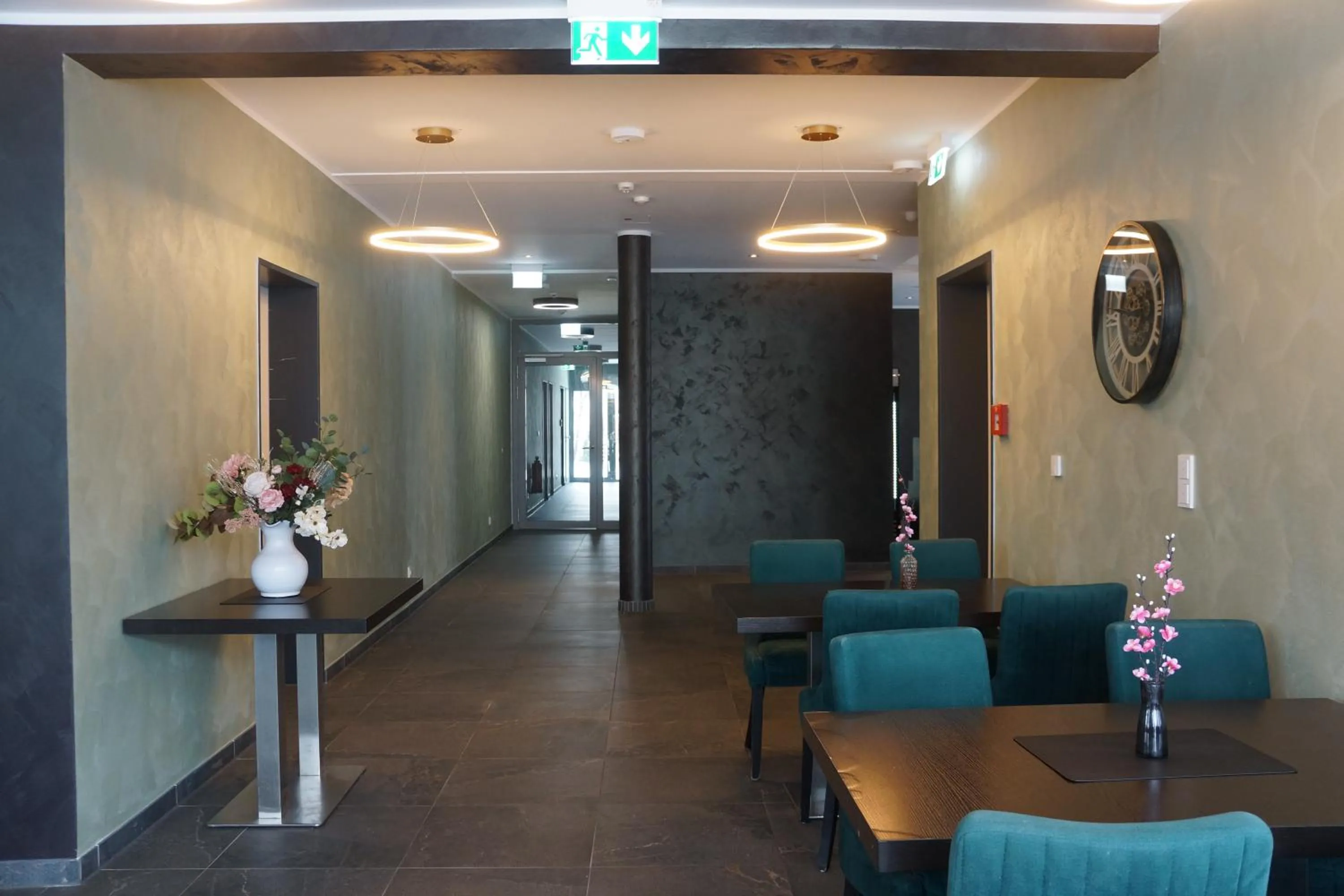 Seating area in Lillys Hotel München