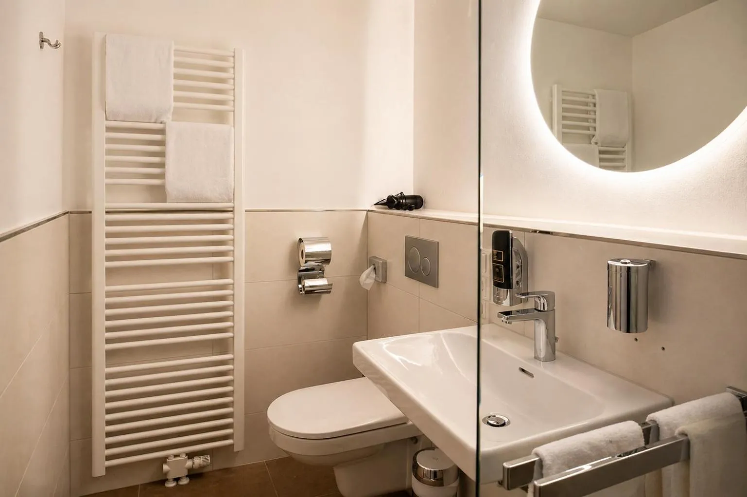Bathroom in Lillys Hotel München