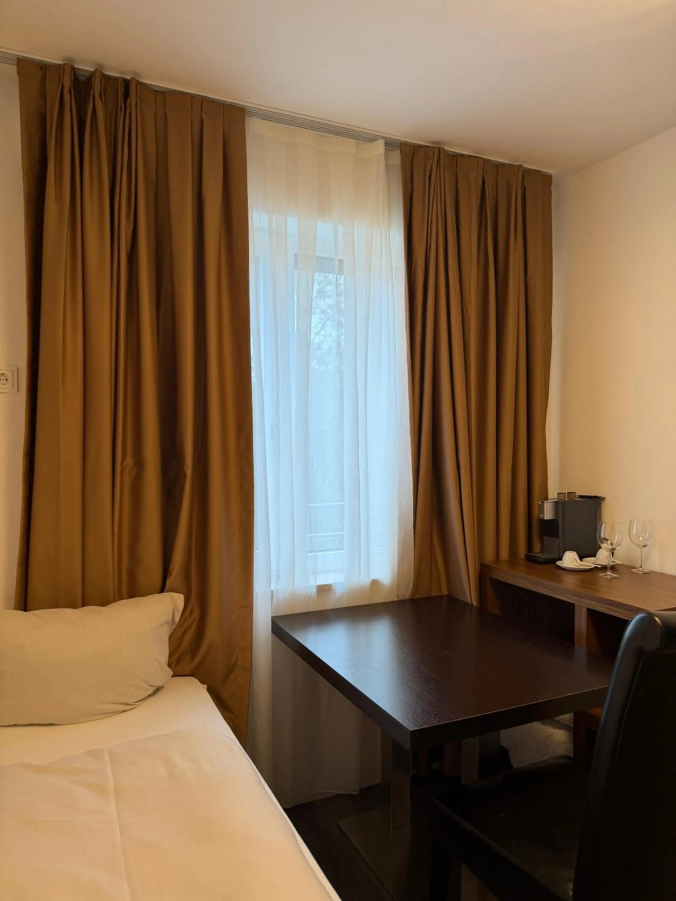 Bedroom, Bed in Lillys Hotel München