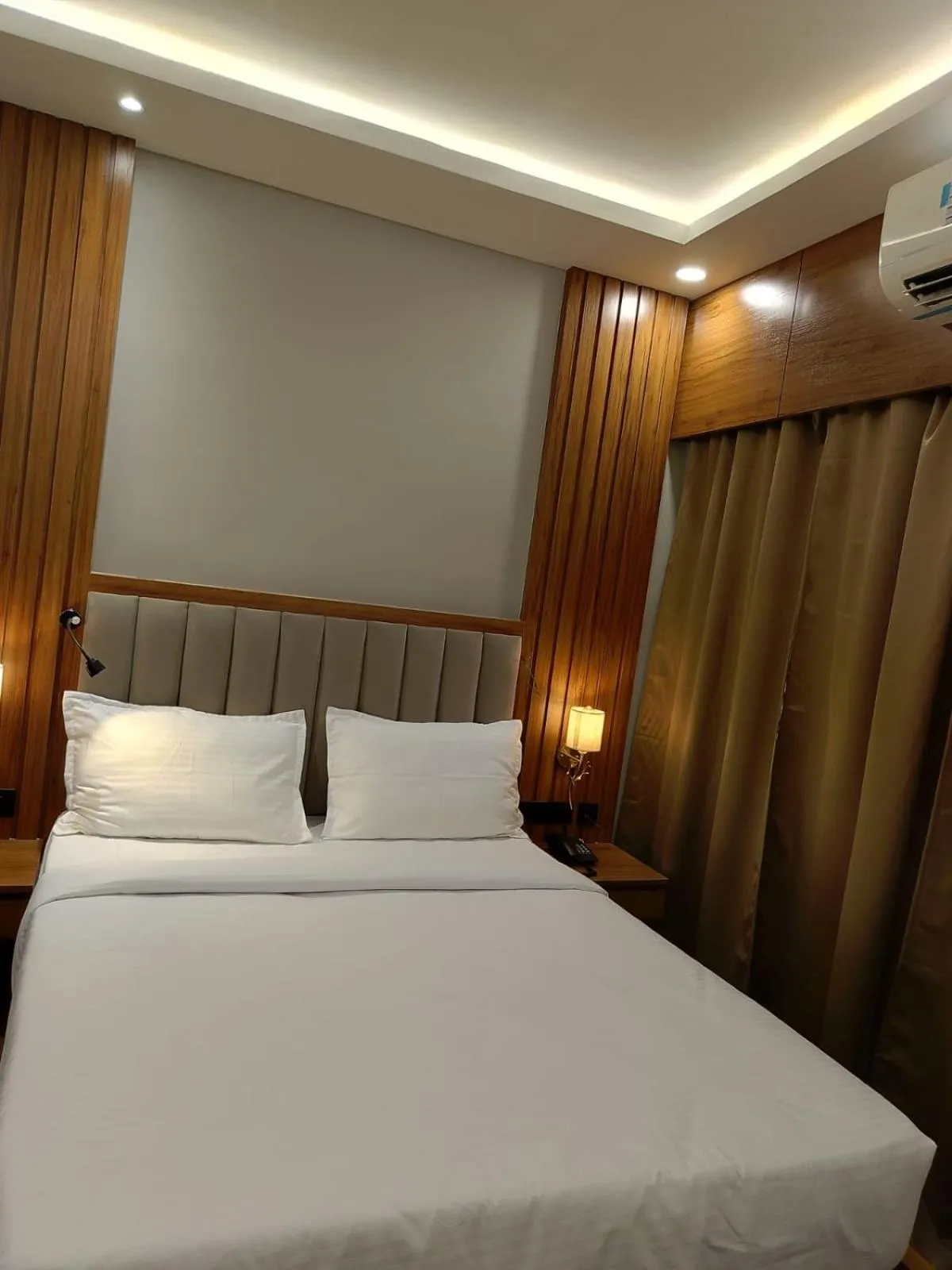 Bedroom, Bed in BANMALI REGENCY