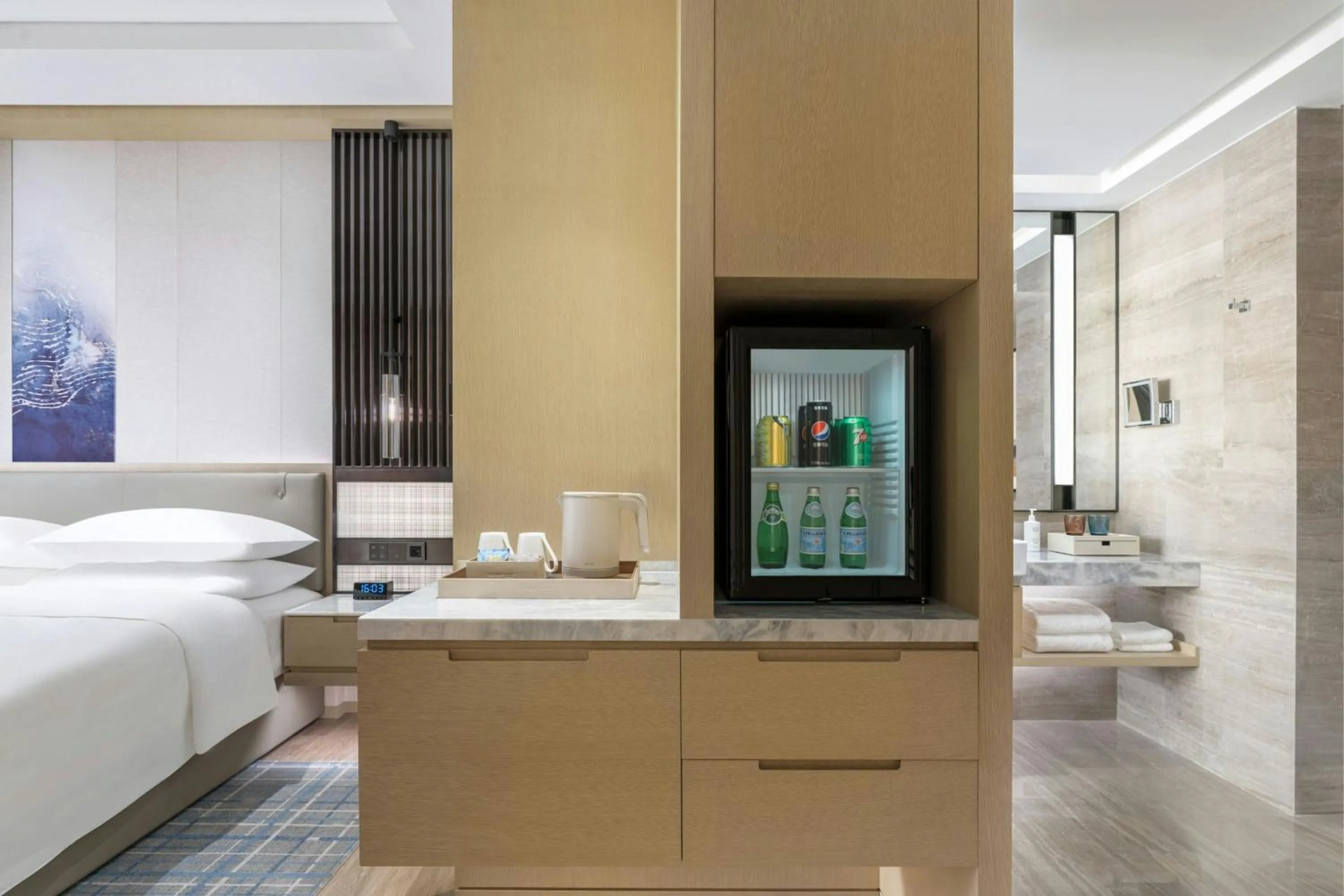 Photo of the whole room, Bed in Courtyard by Marriott Shanwei Haifeng