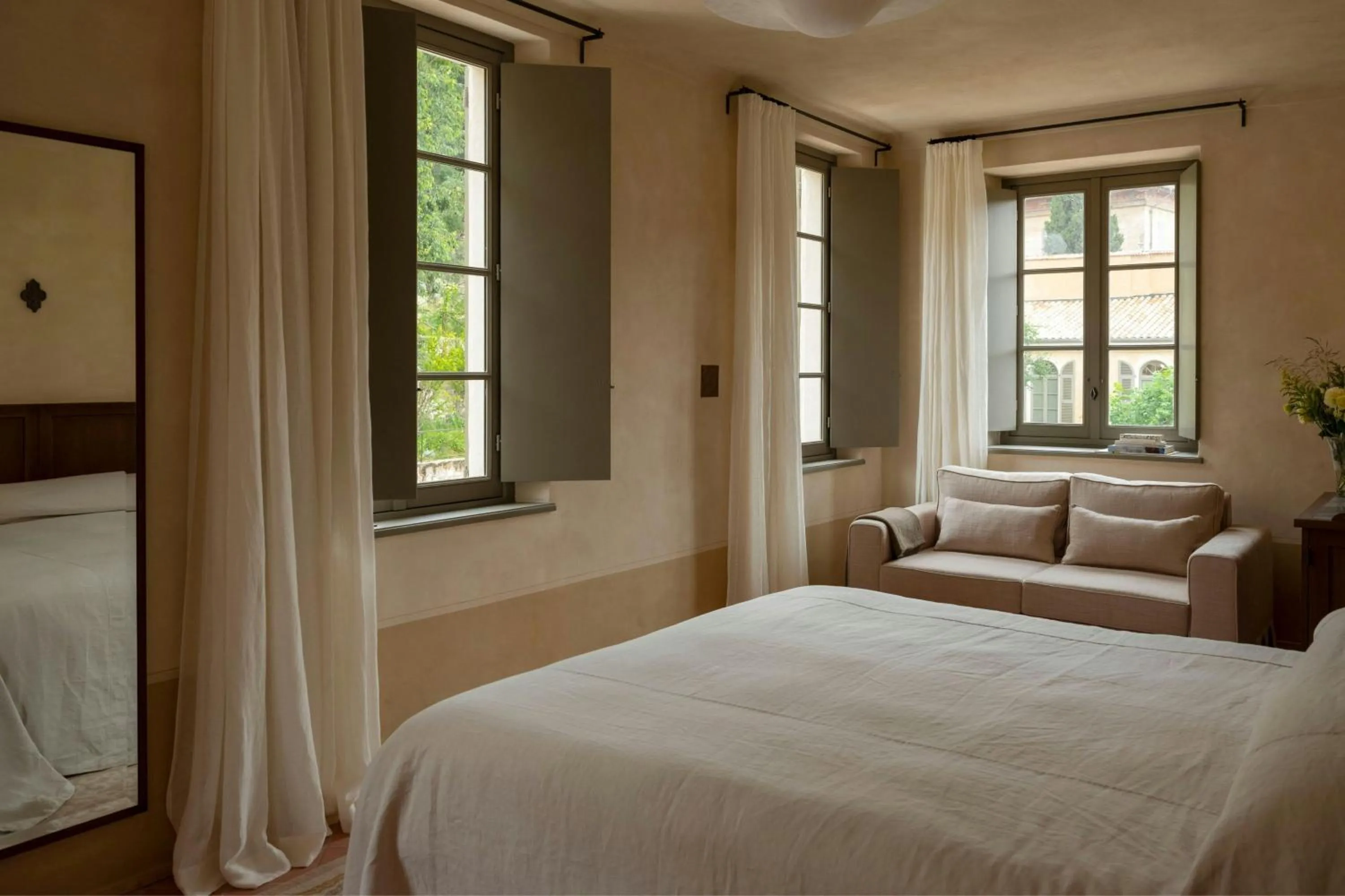 Photo of the whole room, Bed in Hôtel du Couvent, a Luxury Collection Hotel, Nice