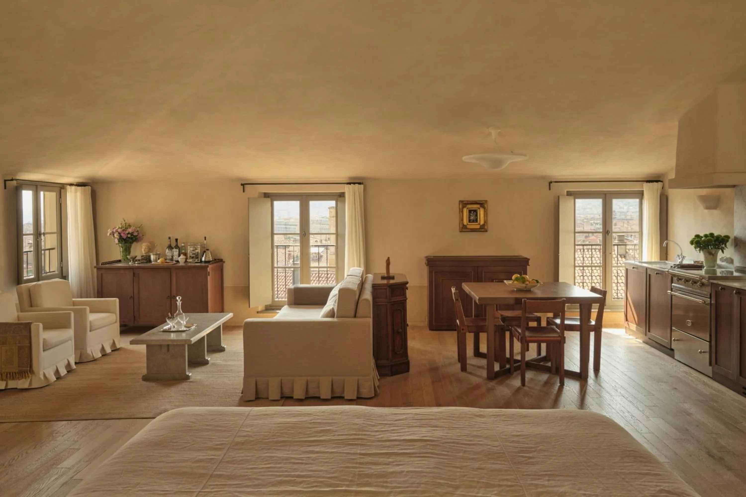 Living room, Bed in Hôtel du Couvent, a Luxury Collection Hotel, Nice