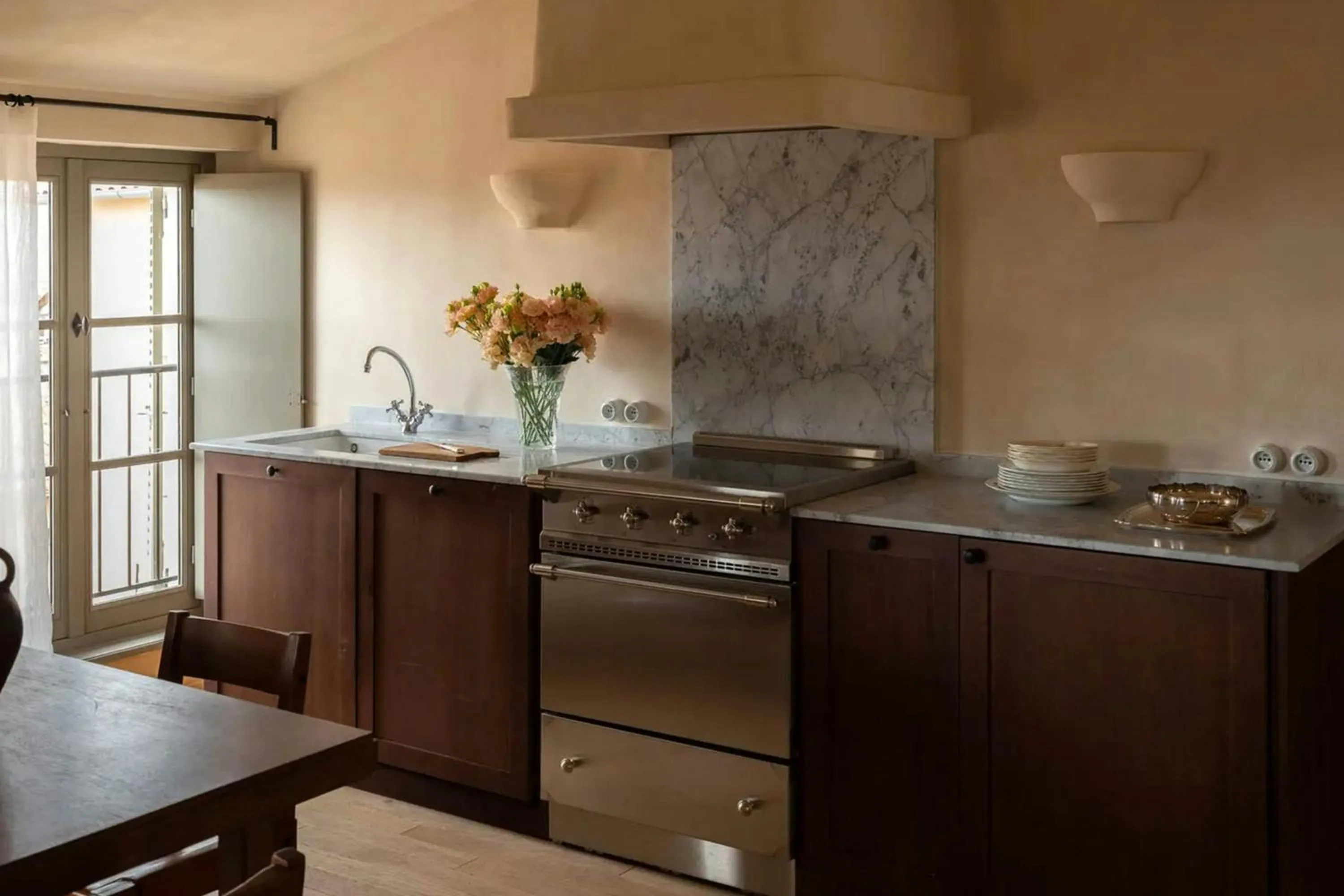 Kitchen or kitchenette in Hôtel du Couvent, a Luxury Collection Hotel, Nice