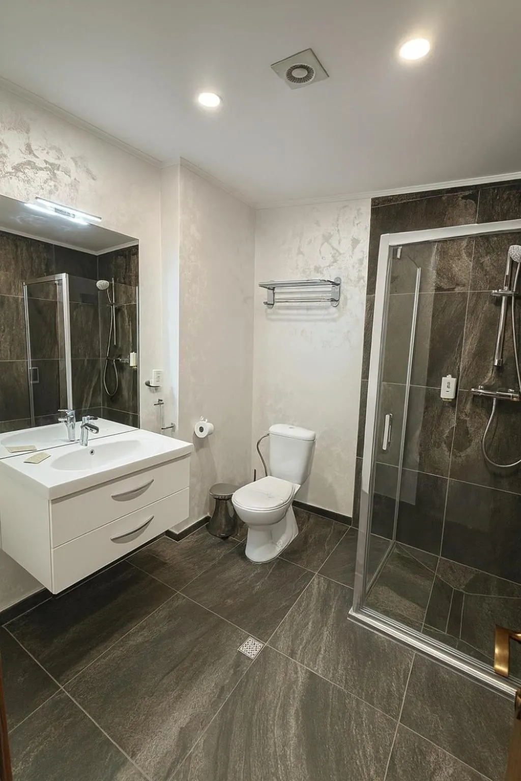 Large Double Room - single occupancy in Pensiune Heavens