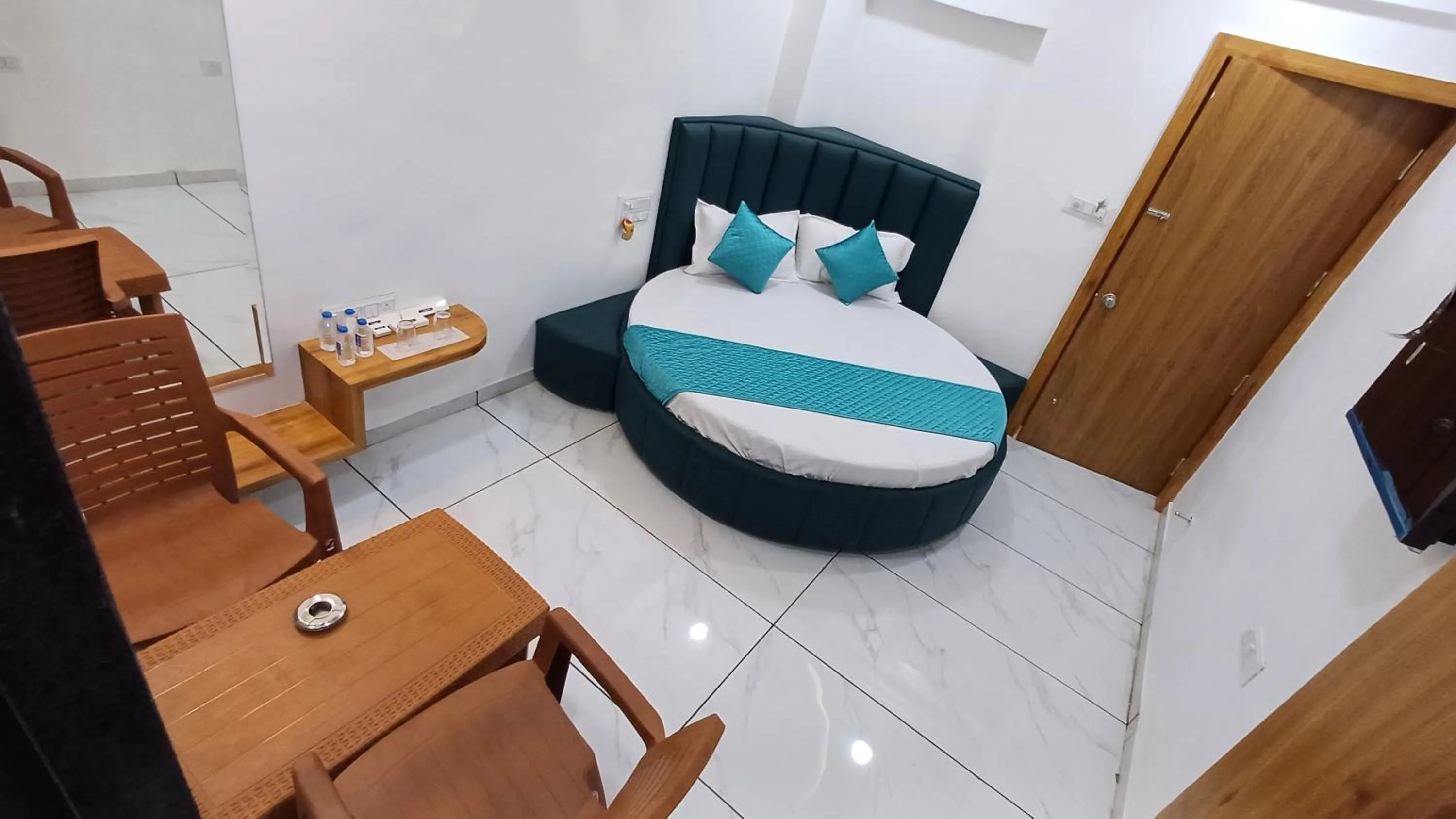 King Room in Hotel The Grand Jashi Residency