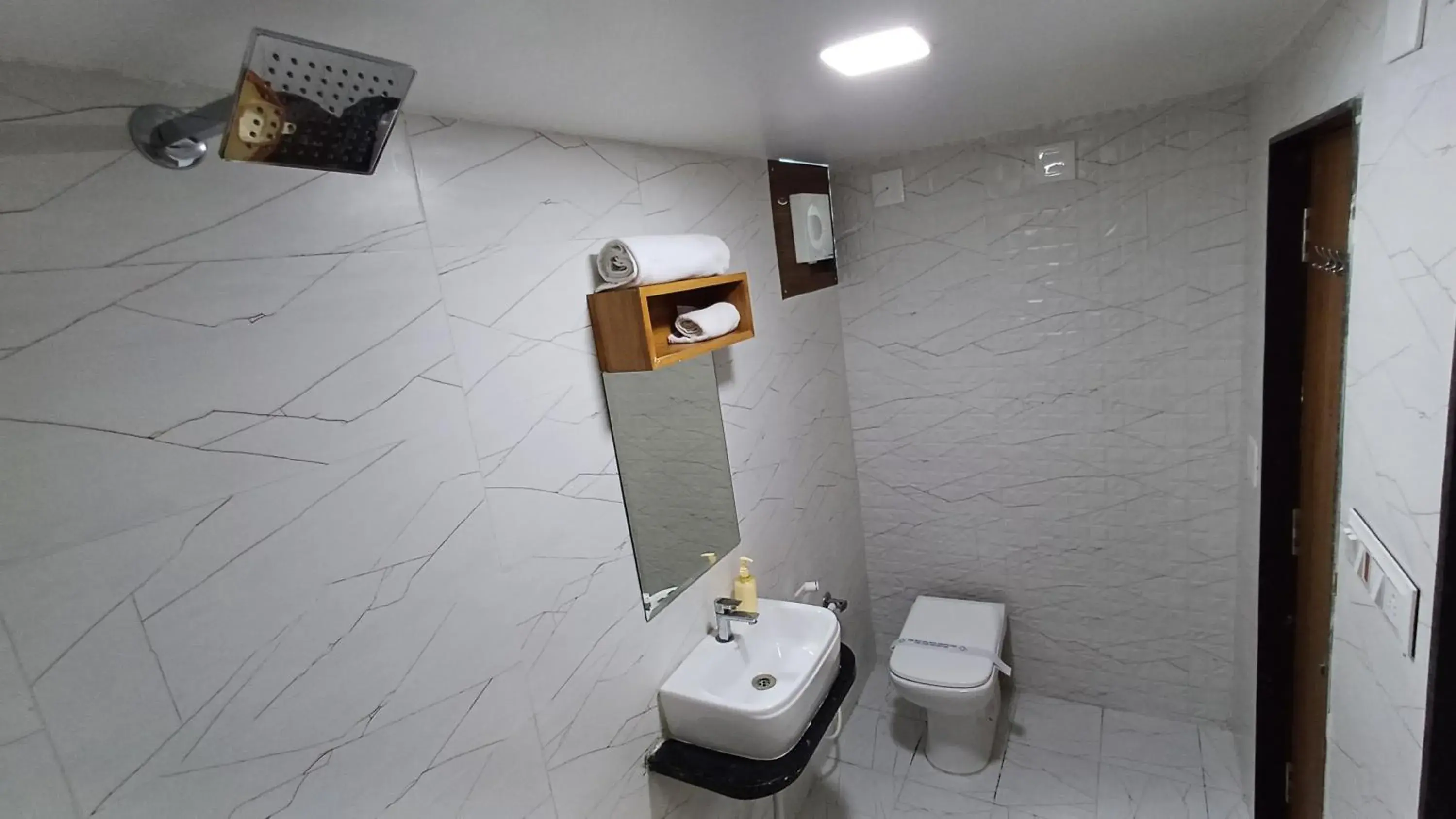 Standard Double Room in Hotel The Grand Jashi Residency Standard Double Room in Hotel The Grand Jashi Residency