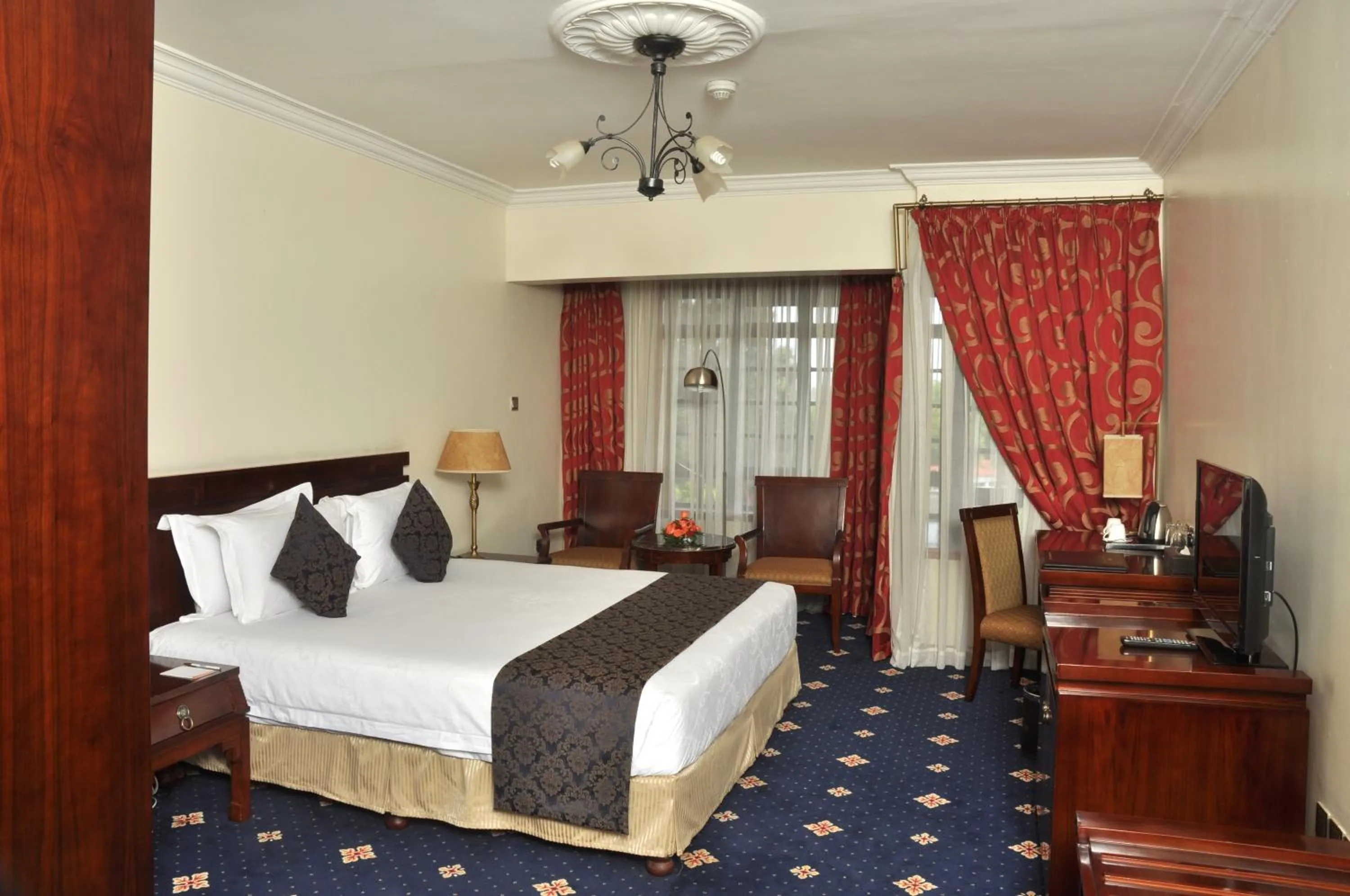 Bedroom, Bed in Weston Hotel