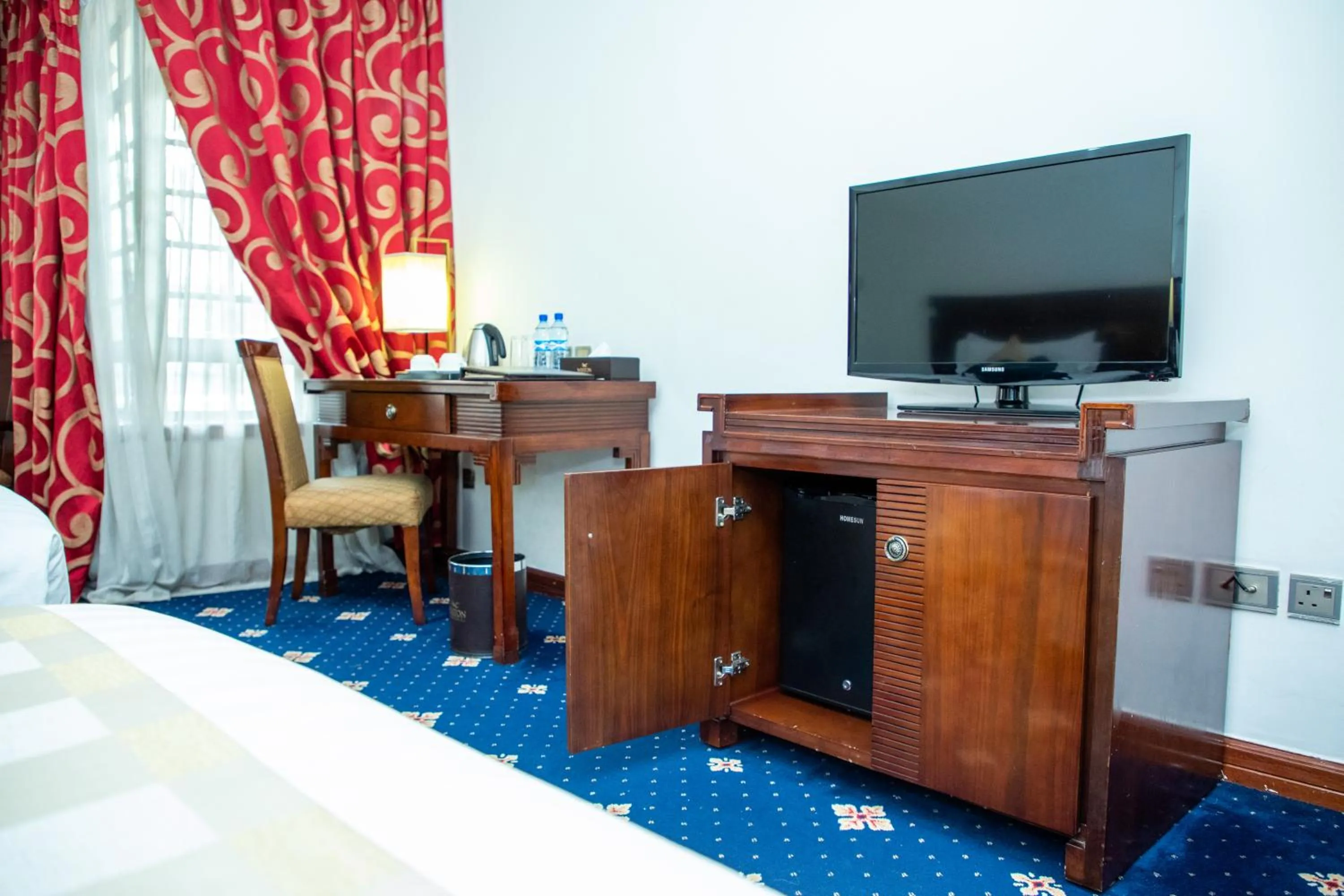 TV and multimedia, Bed in Weston Hotel