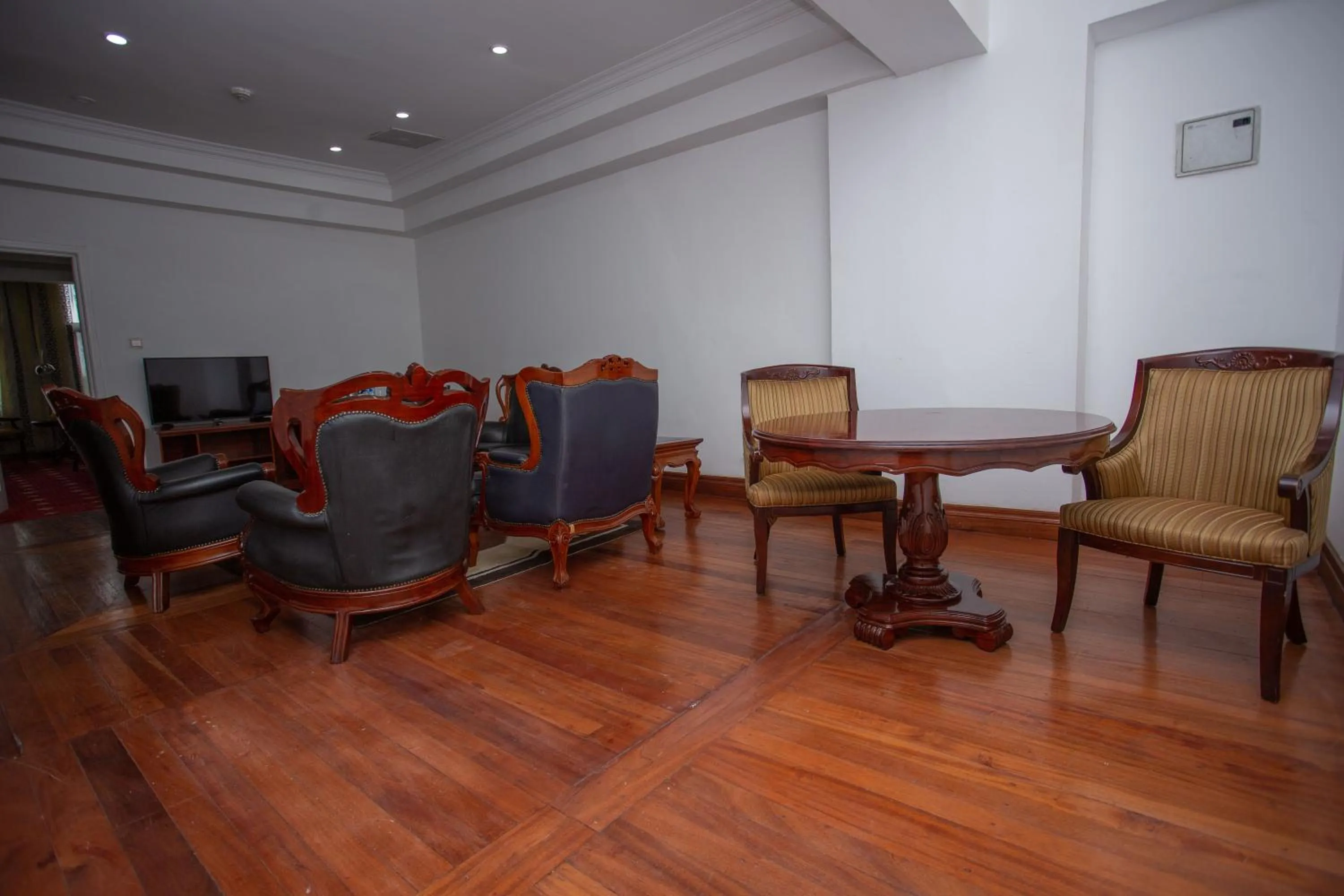 Living room in Weston Hotel