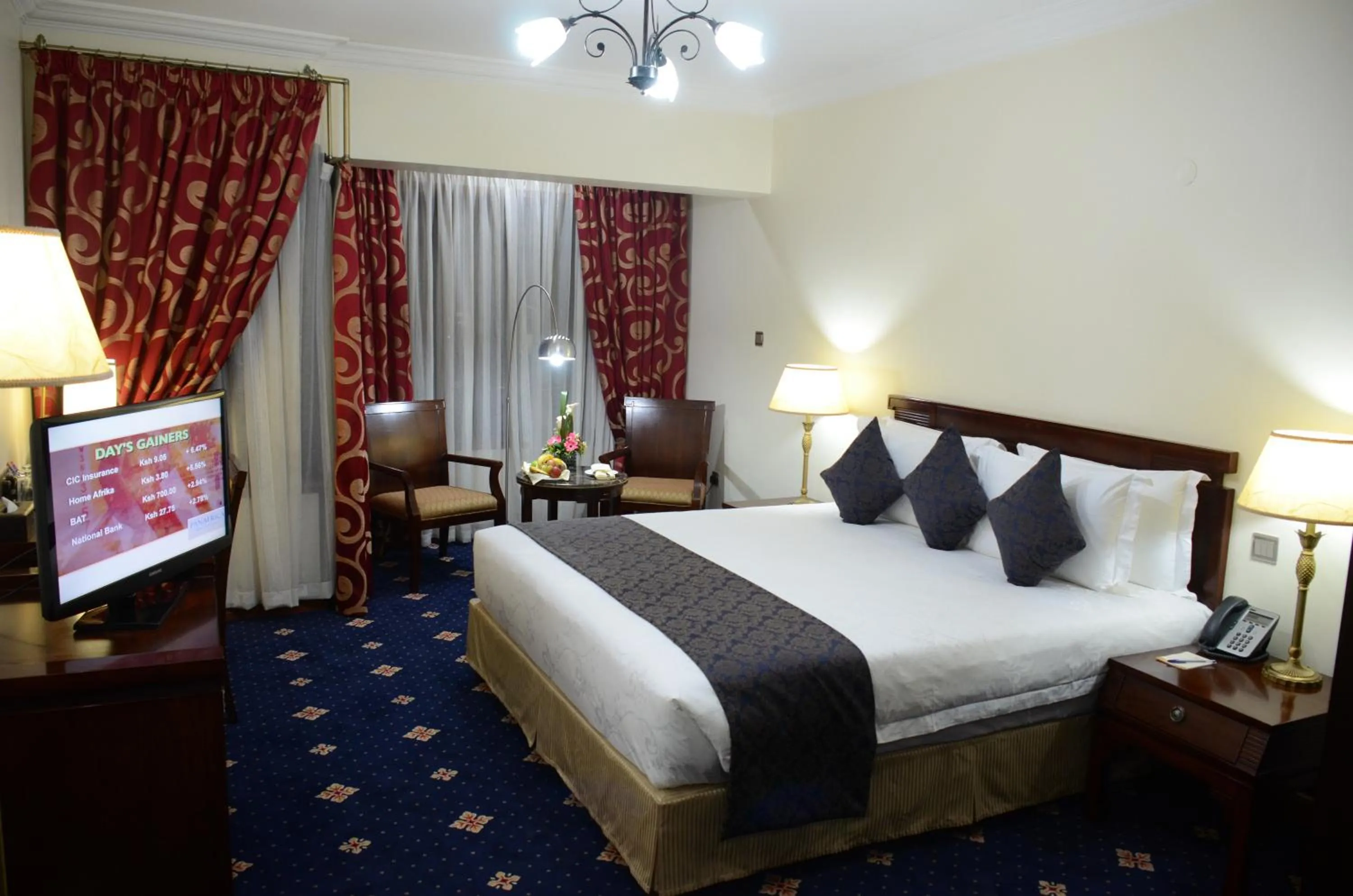 Photo of the whole room, Bed in Weston Hotel