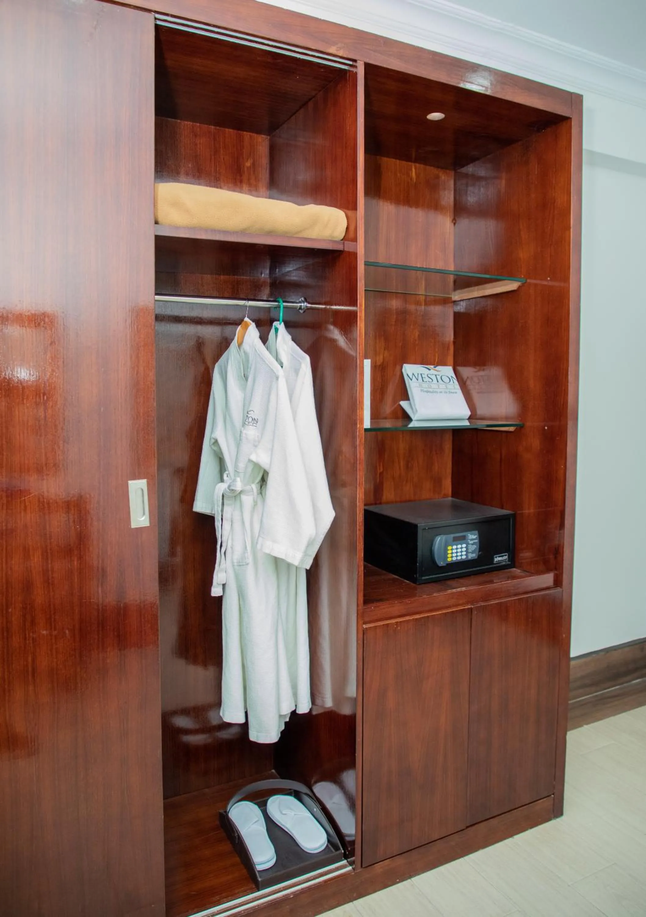 safe in Weston Hotel