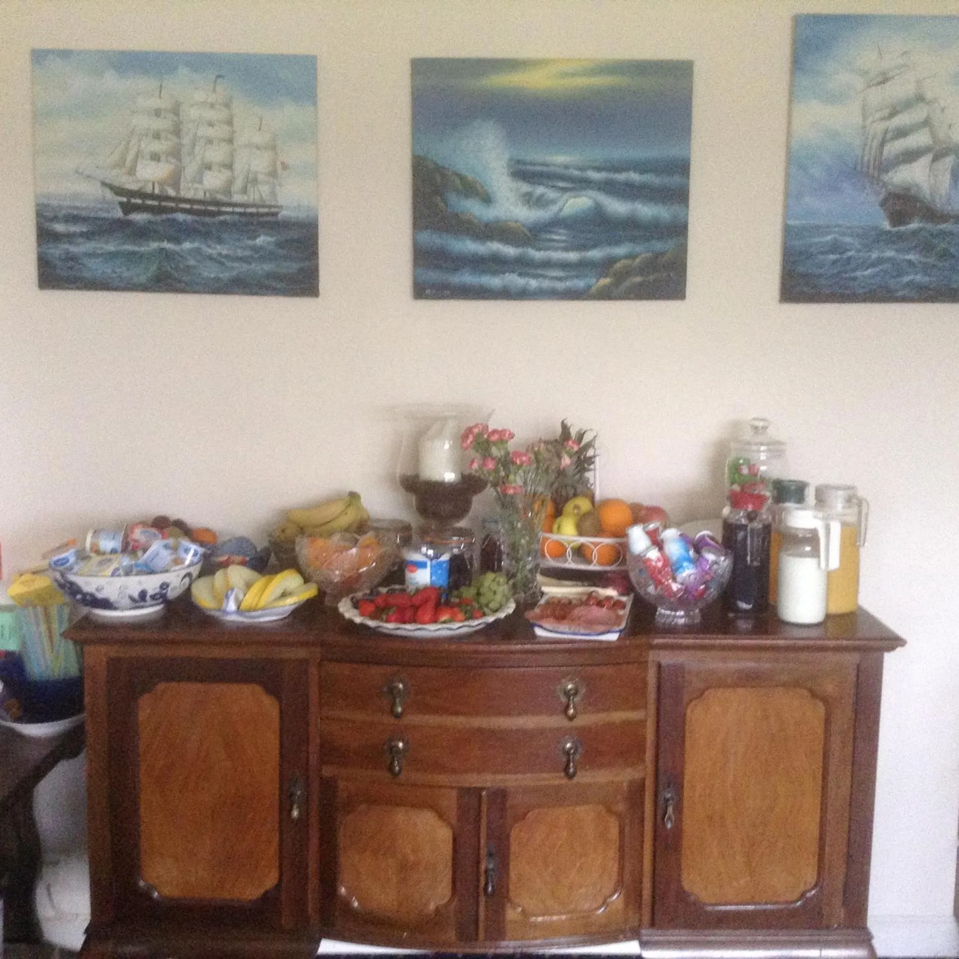 Buffet breakfast in Aran Lodge