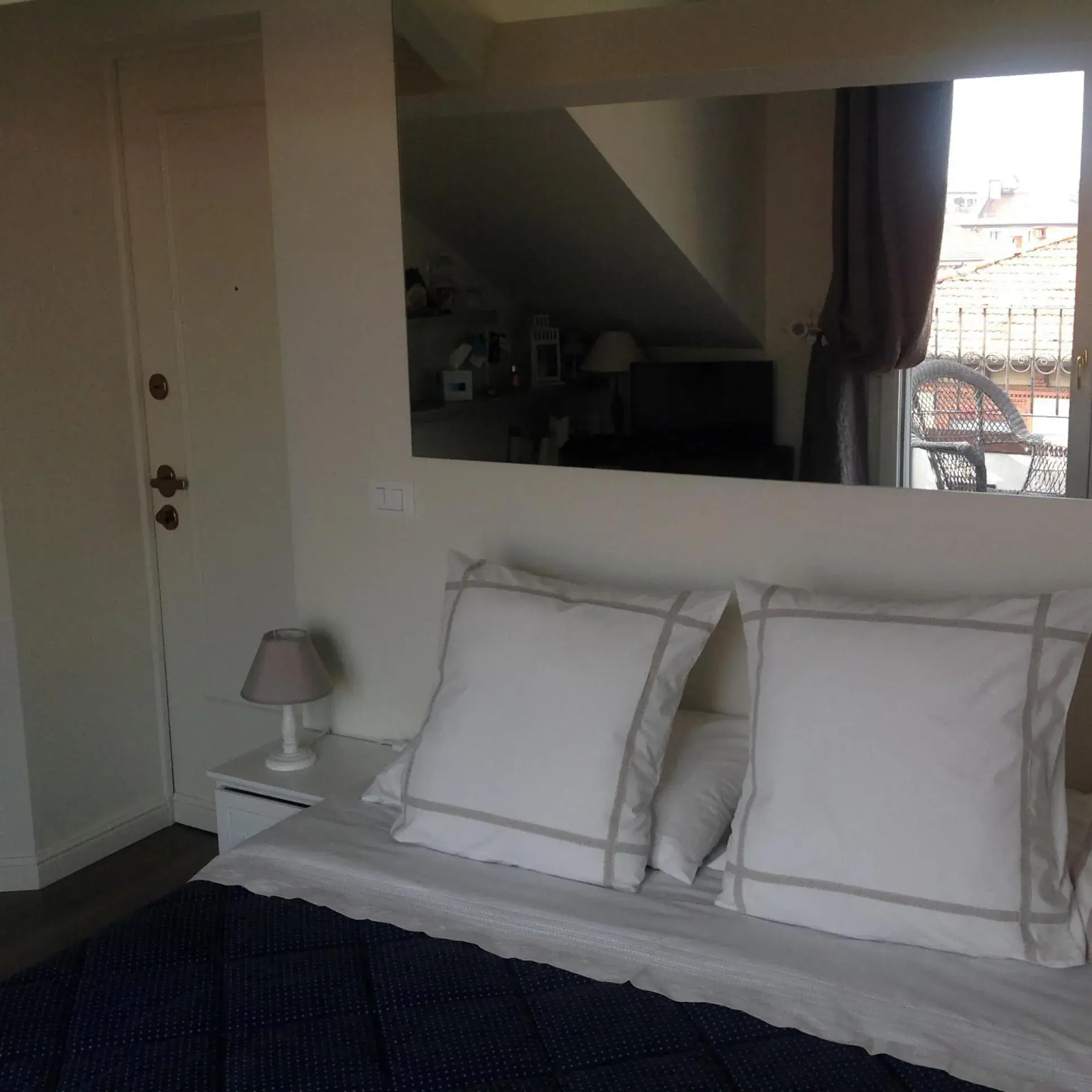Apartment Pied à Terre with Terrazza in Milan City Center Apartment Pied à Terre with Terrazza in Milan City Center