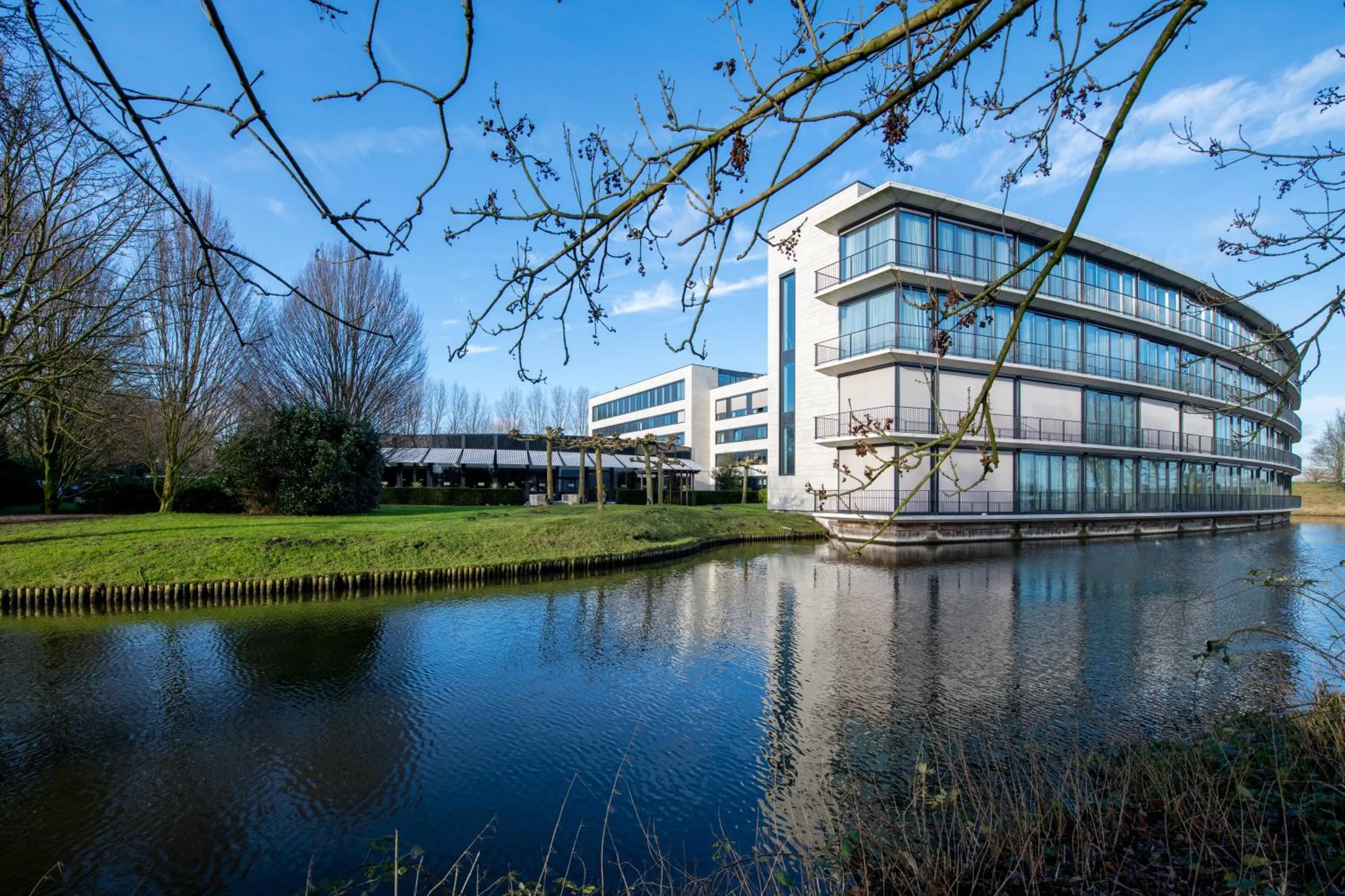 Property building in Van Der Valk Hotel Rotterdam Nieuwerkerk
