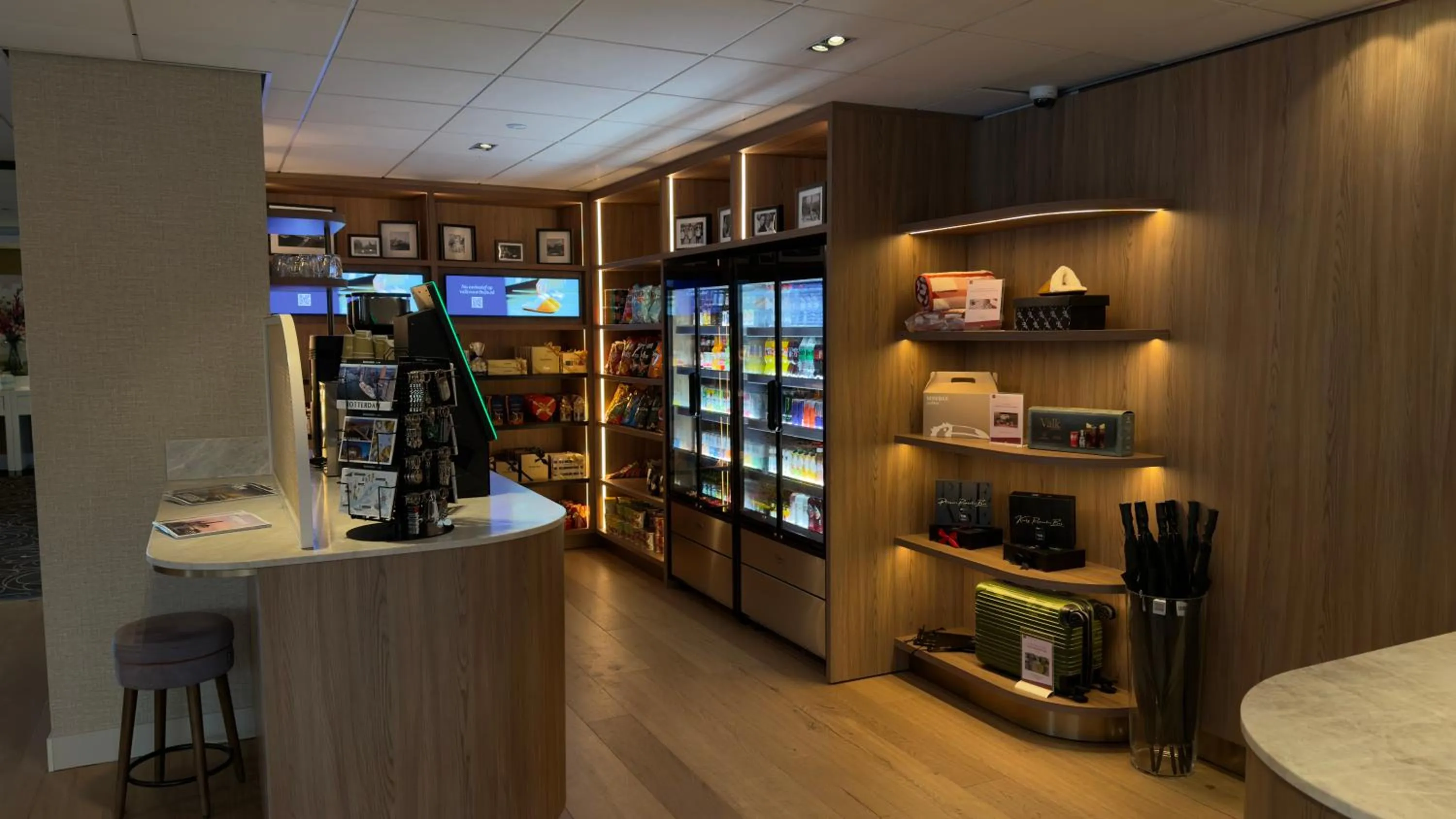 On-site shops in Van Der Valk Hotel Rotterdam Nieuwerkerk
