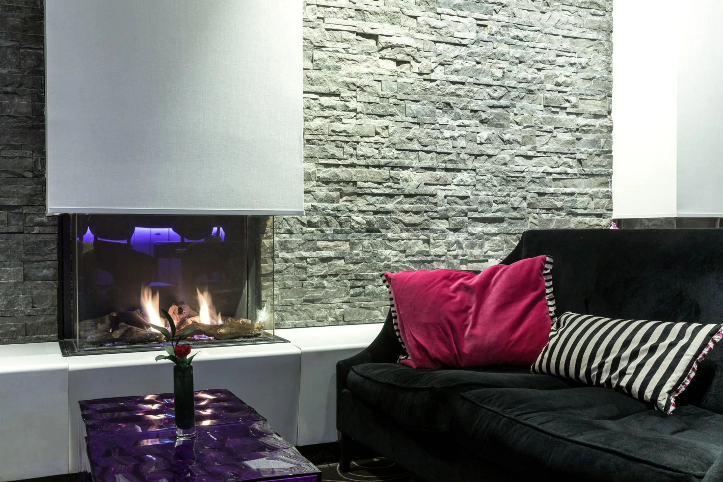 Lounge or bar in Van Der Valk Hotel Rotterdam Nieuwerkerk