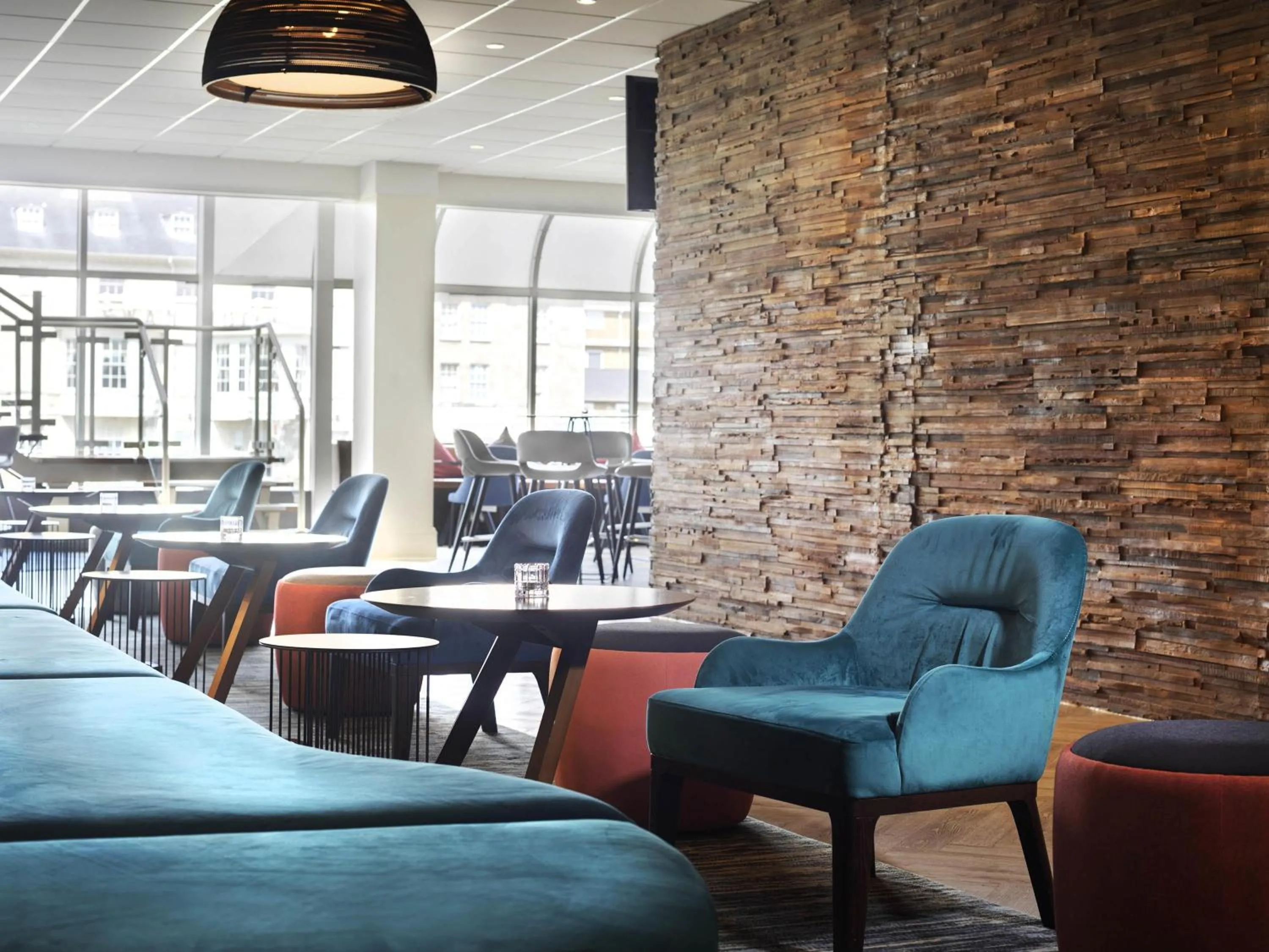 Lounge or bar in Mercure Bedford Centre Hotel