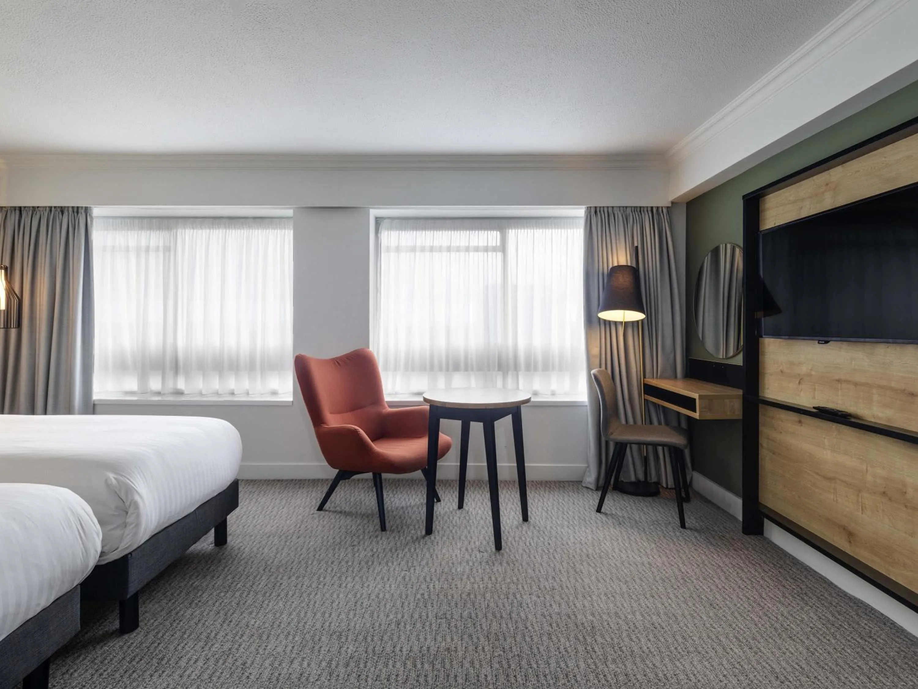 Bedroom, Bed in Mercure Bedford Centre Hotel