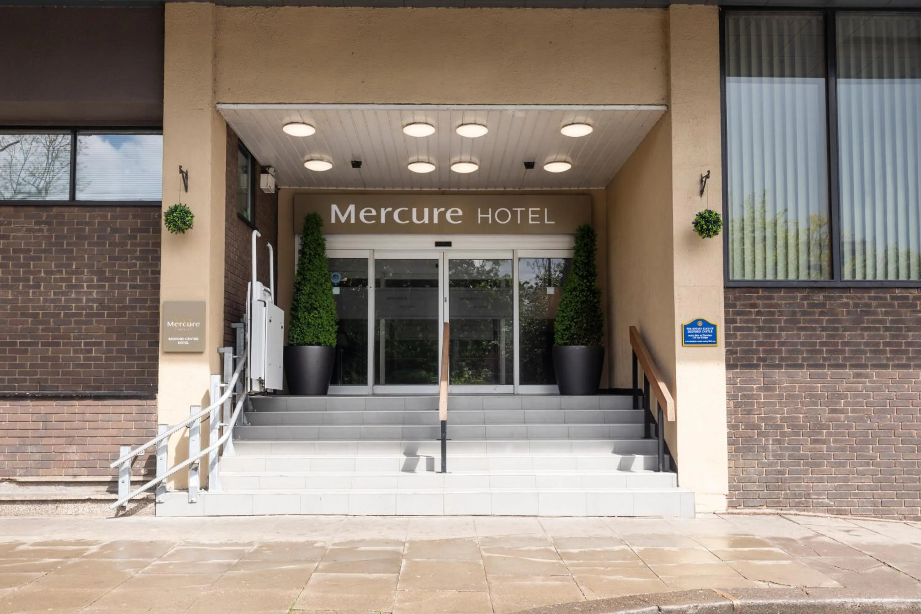 Facade/entrance in Mercure Bedford Centre Hotel