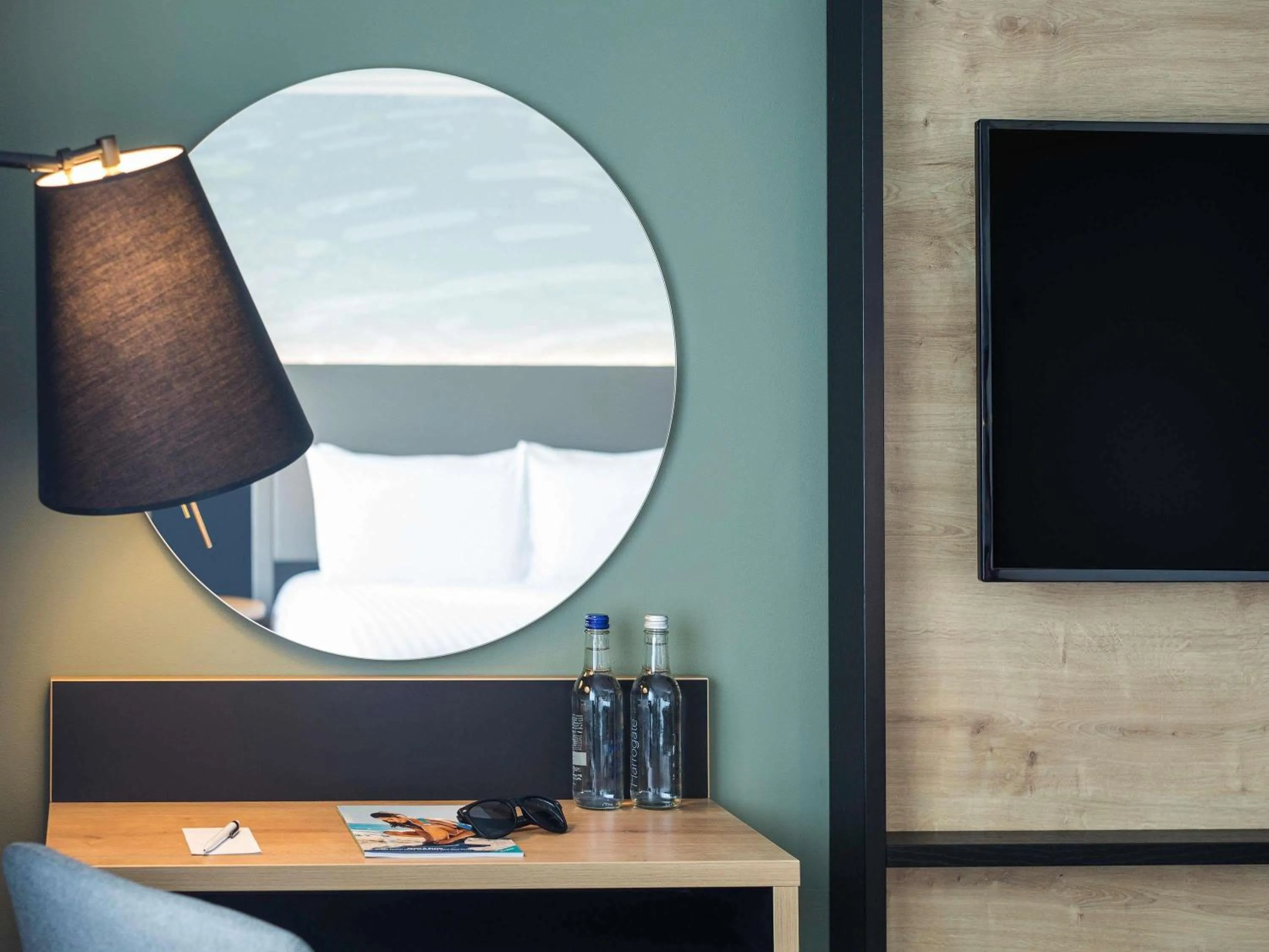 Bedroom in Mercure Bedford Centre Hotel