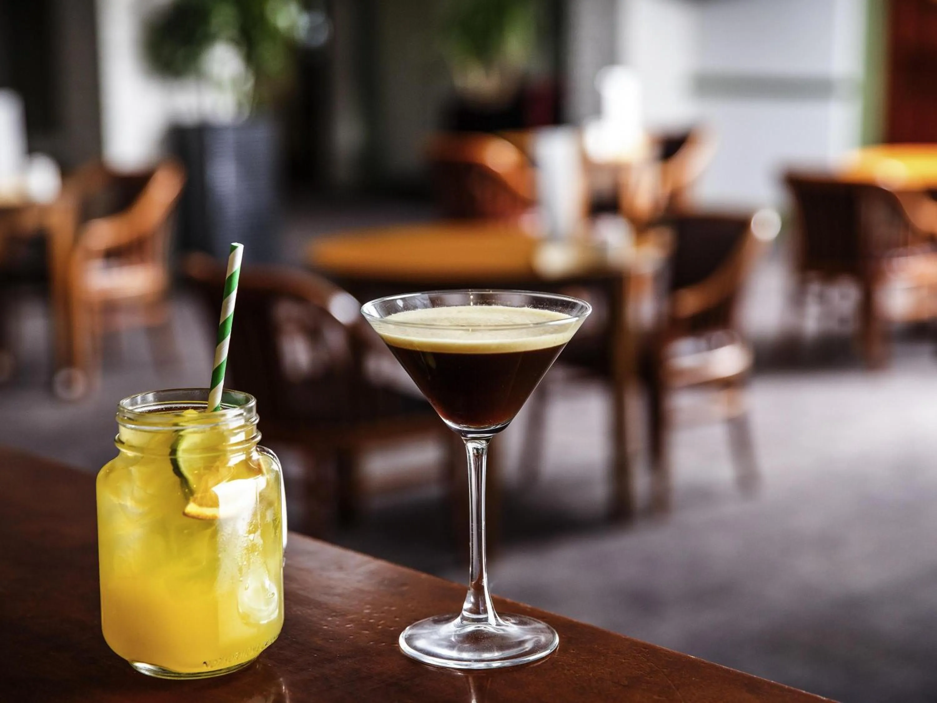 Lounge or bar in Mercure Bedford Centre Hotel